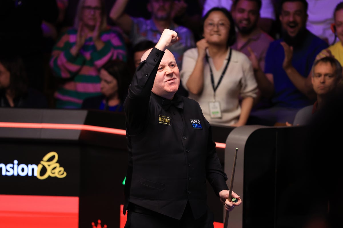 John Higgins denies Ronnie O'Sullivan record eighth world title in Crucible thriller