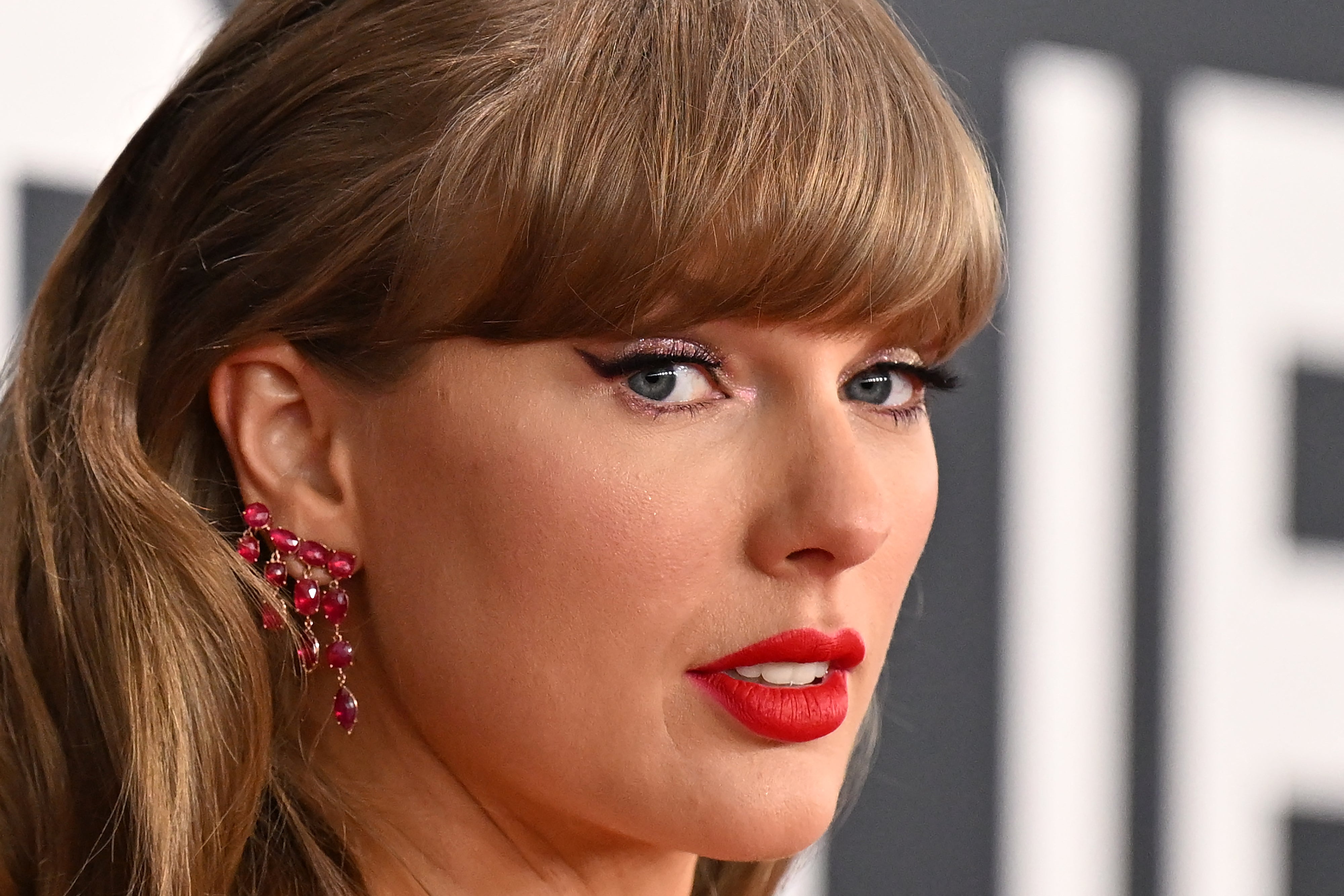 Taylor Swift has moved to trademark her voice and image