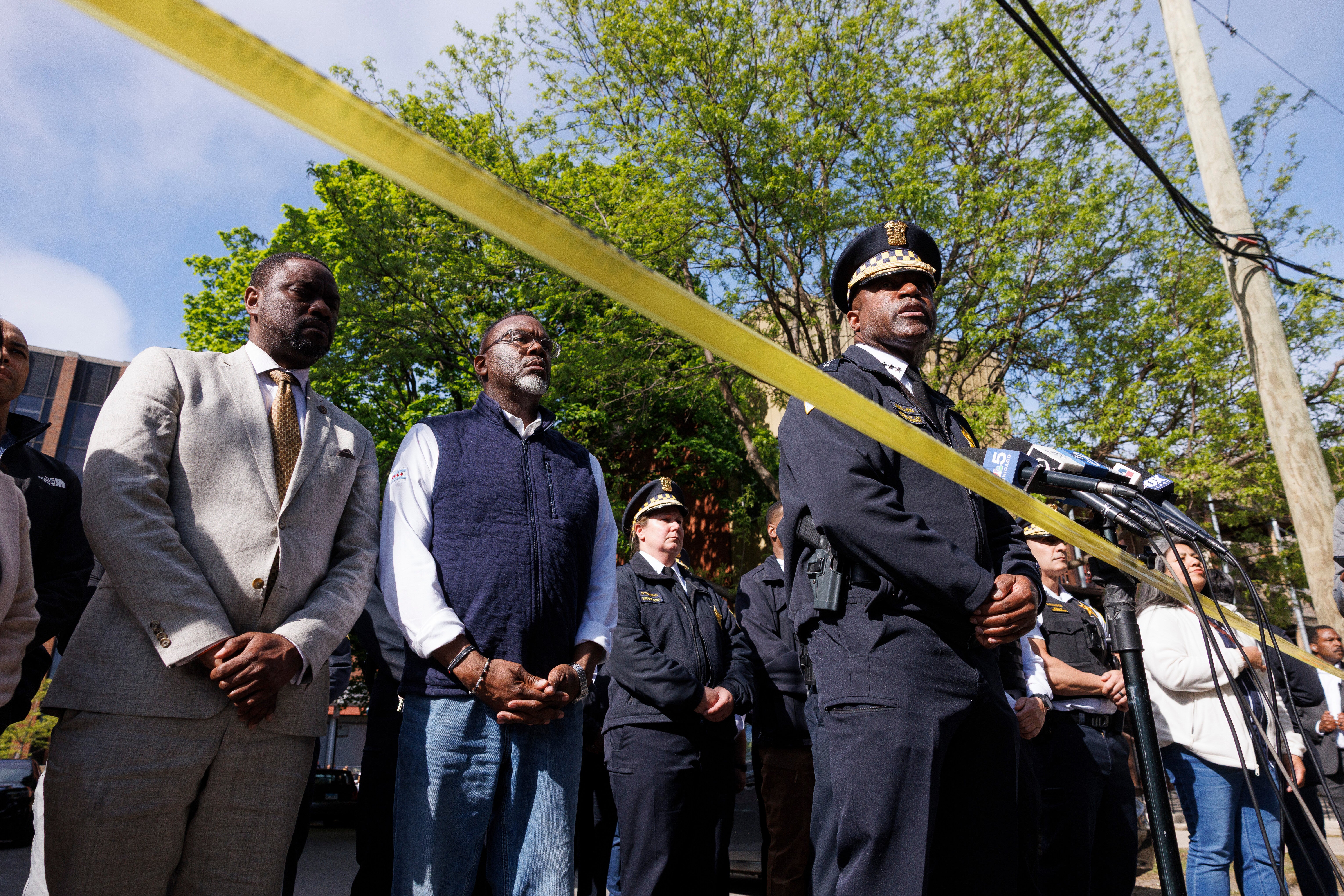 Robbery suspect charged with murder, attempted murder of Chicago police ...