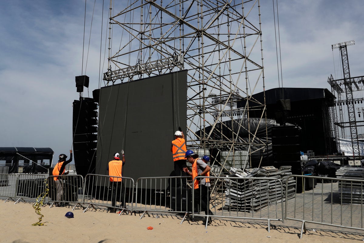 Construction of the stage for Shakira's concert in Brazil resumes after worker's death