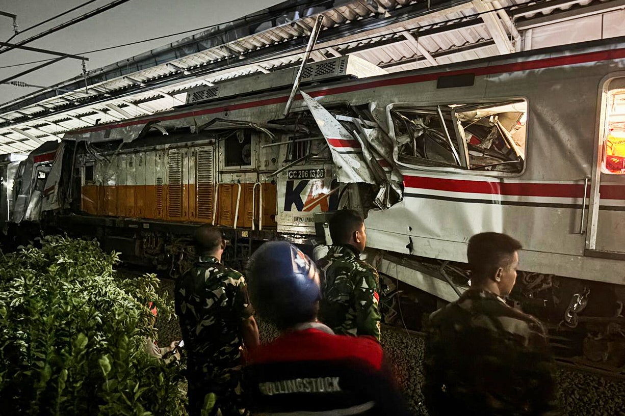INDONESIA-TREN CHOQUE
