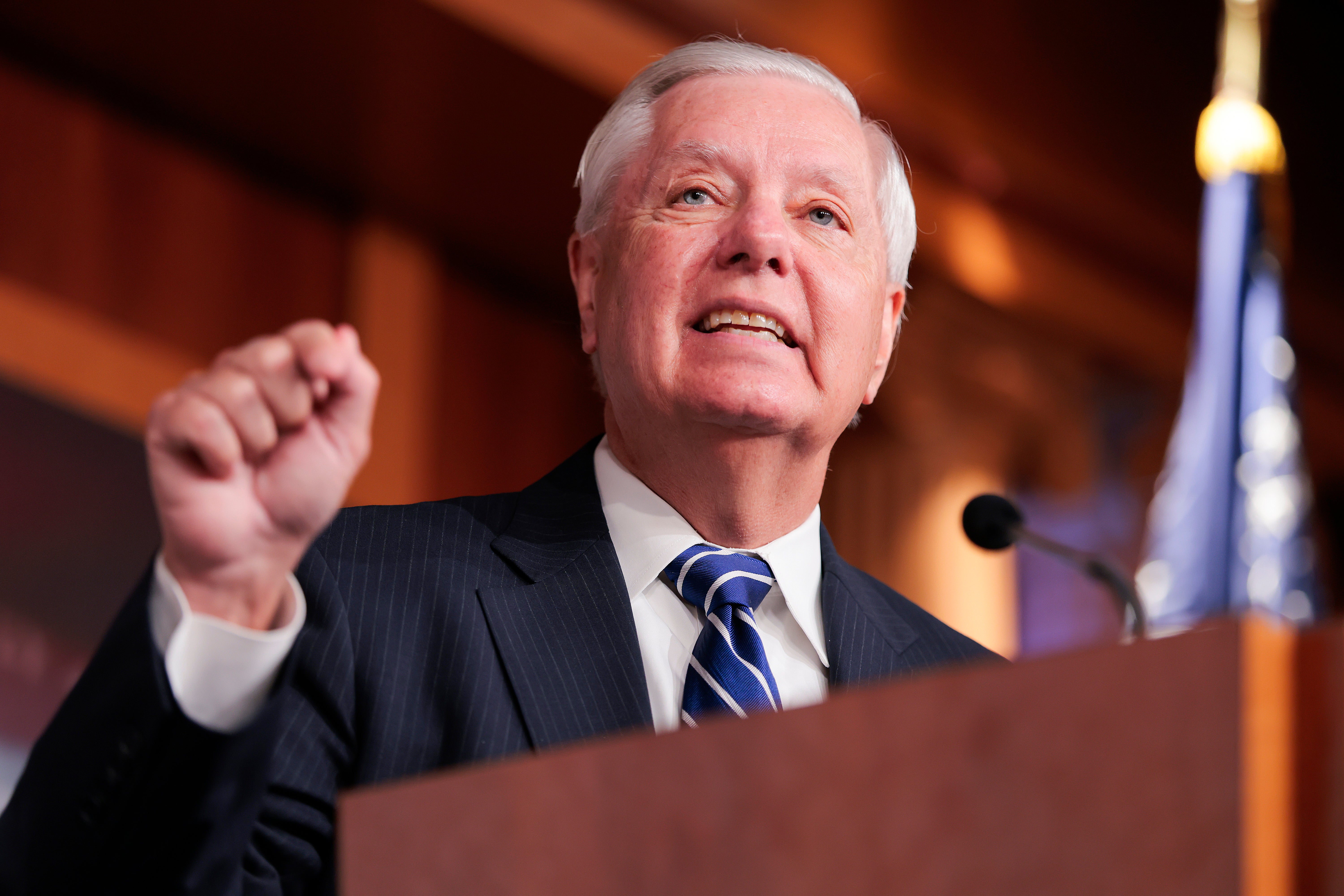 Supporters of the plan, including Sen. Lindsey Graham, argue that the recent shooting at the White House Correspondents’ Dinner underscores the need to urgently build a new secure facility at the White House for events