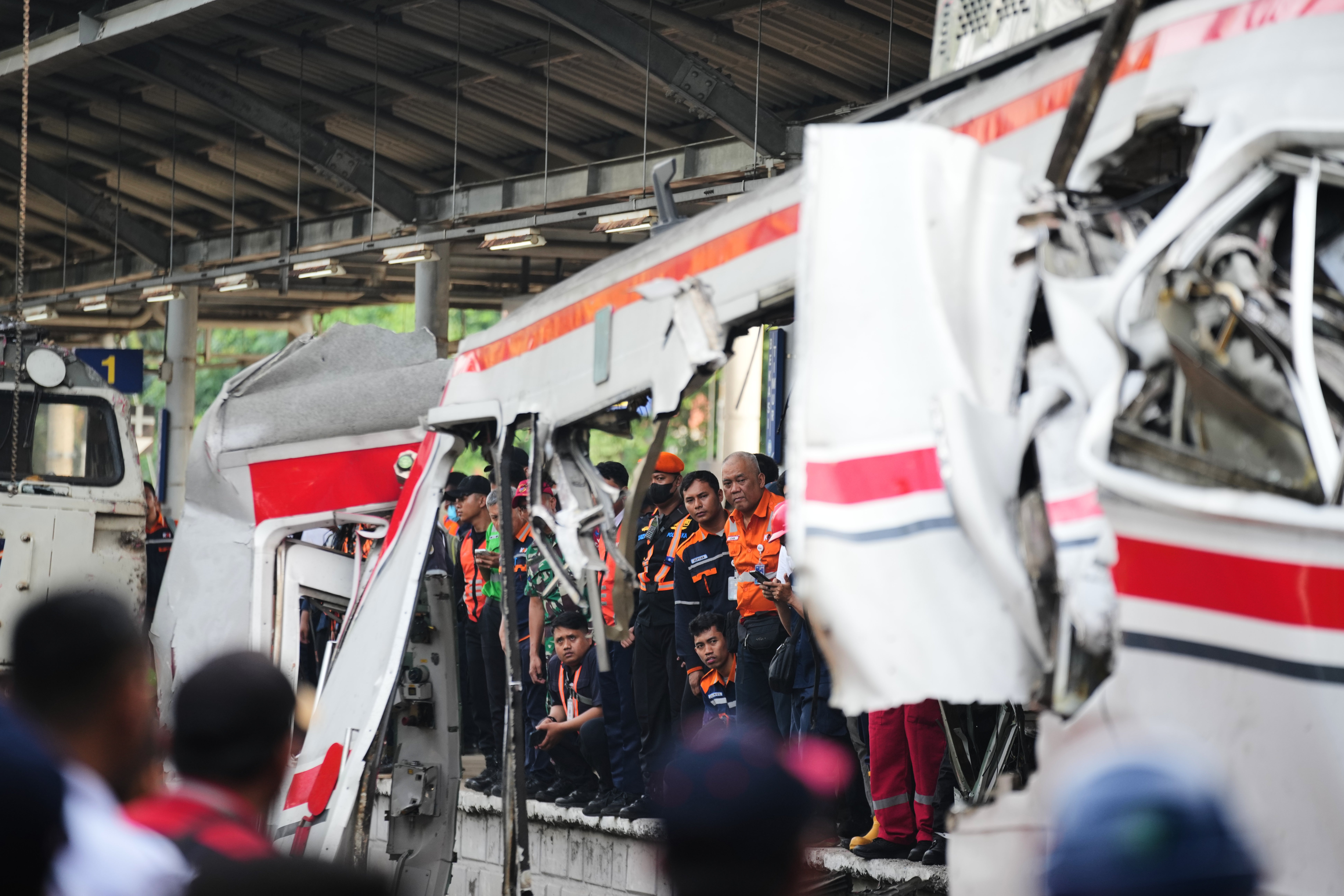 INDONESIA-TRENES-CHOQUE
