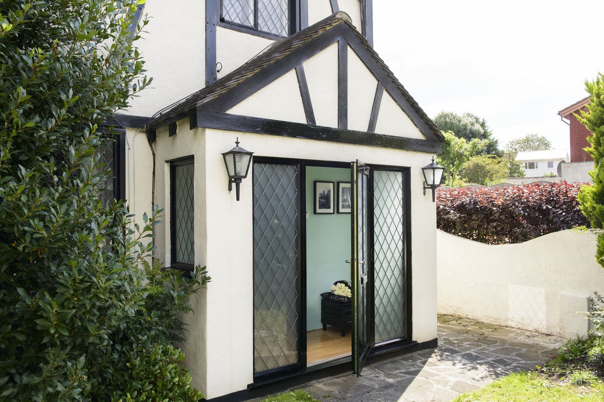 Secrets to a stylish and functional entrance way