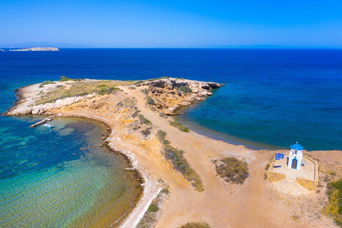 Greece increases number of beaches where sun loungers and loud music are banned – UK Times Greece increases number of beaches where sun loungers and loud music are banned – UK Times