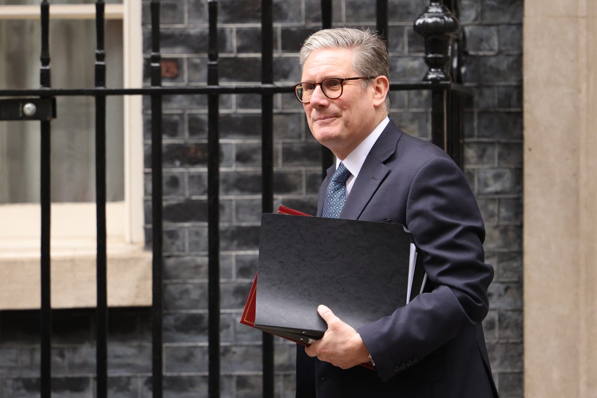 Starmer’s Mandelson claim not backed by ex-official ahead of crucial vote