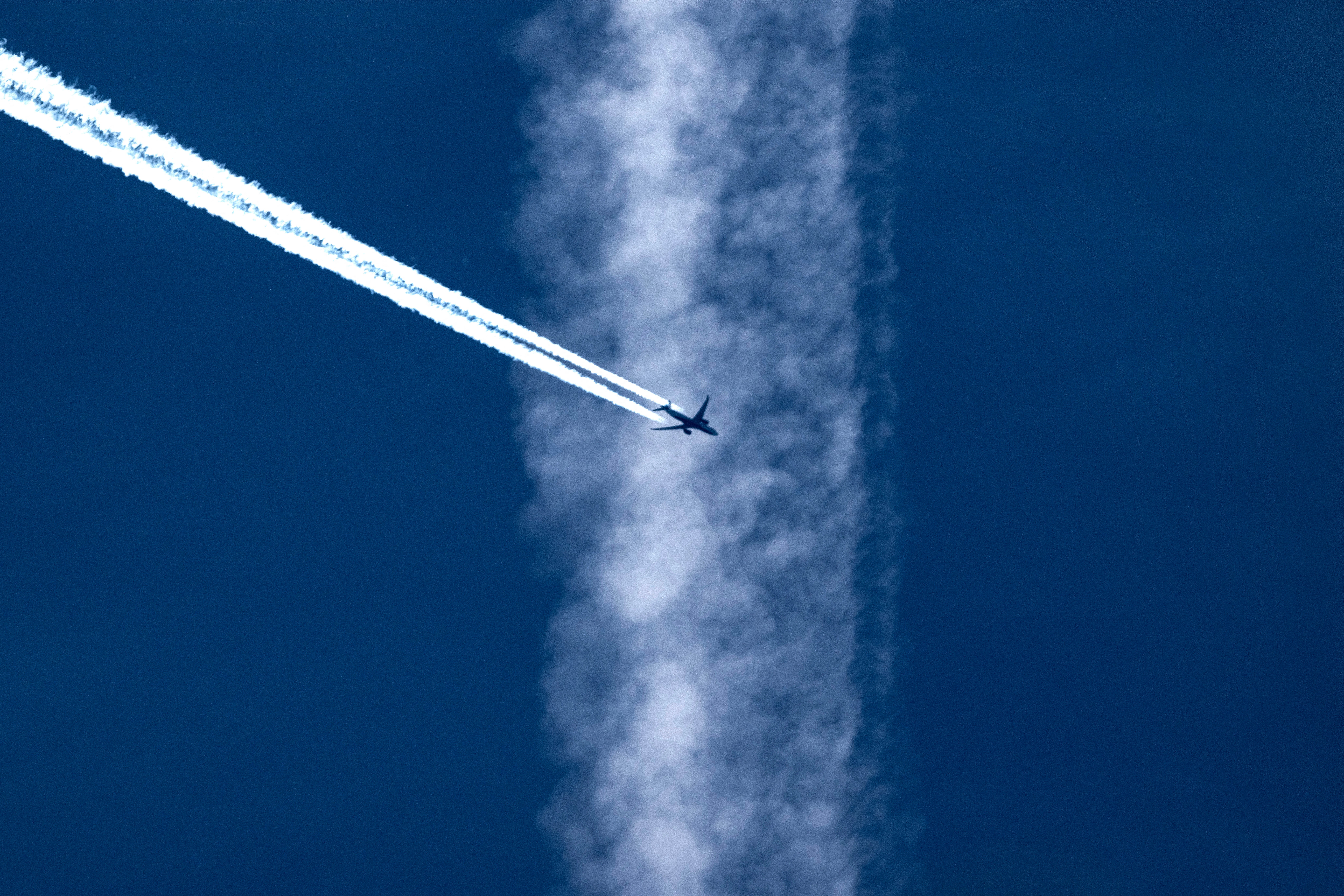<p>A vapour trail left by an airplane flying over Lyon</p>