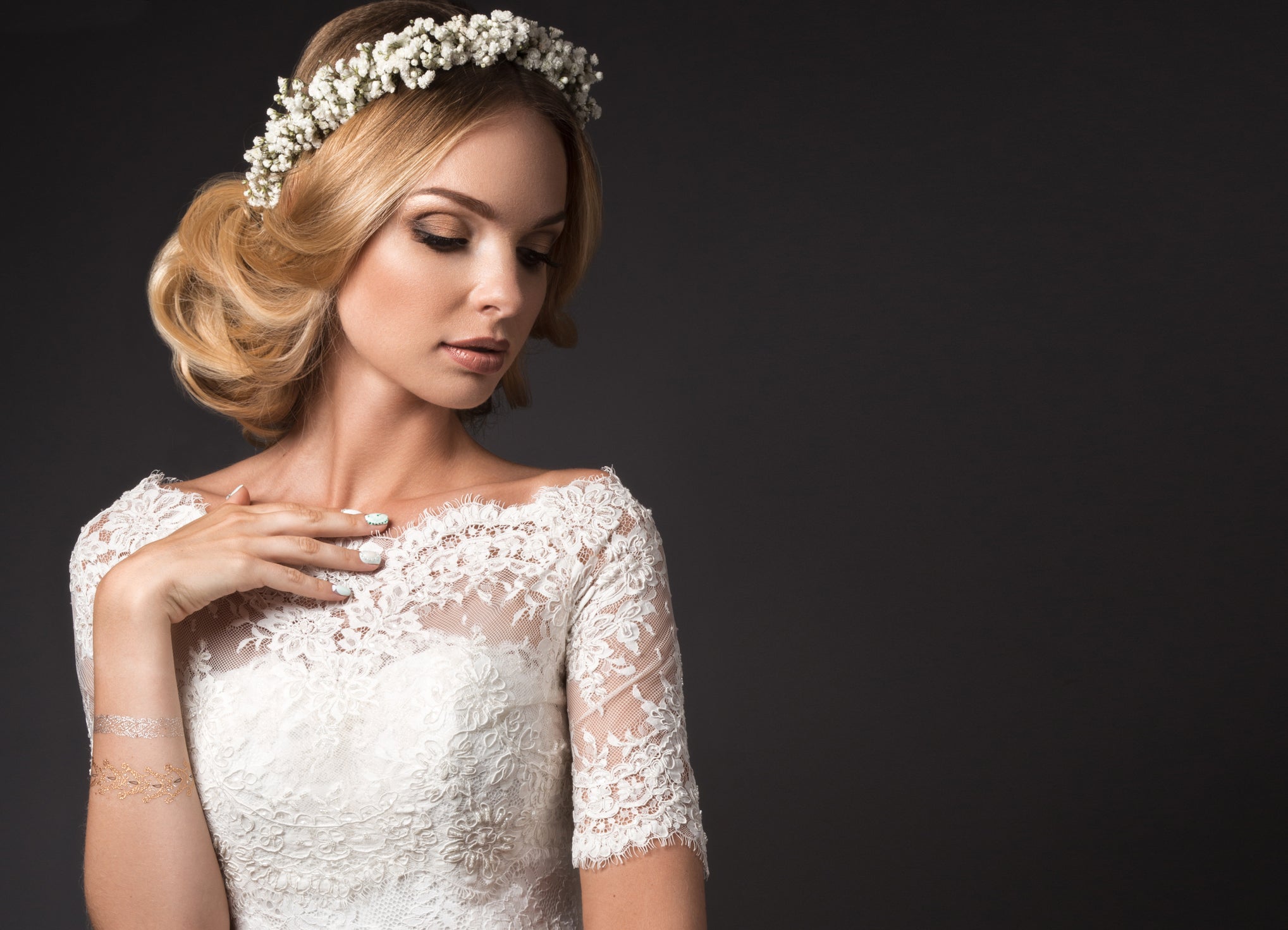 Heavy eye makeup is becoming more popular for brides