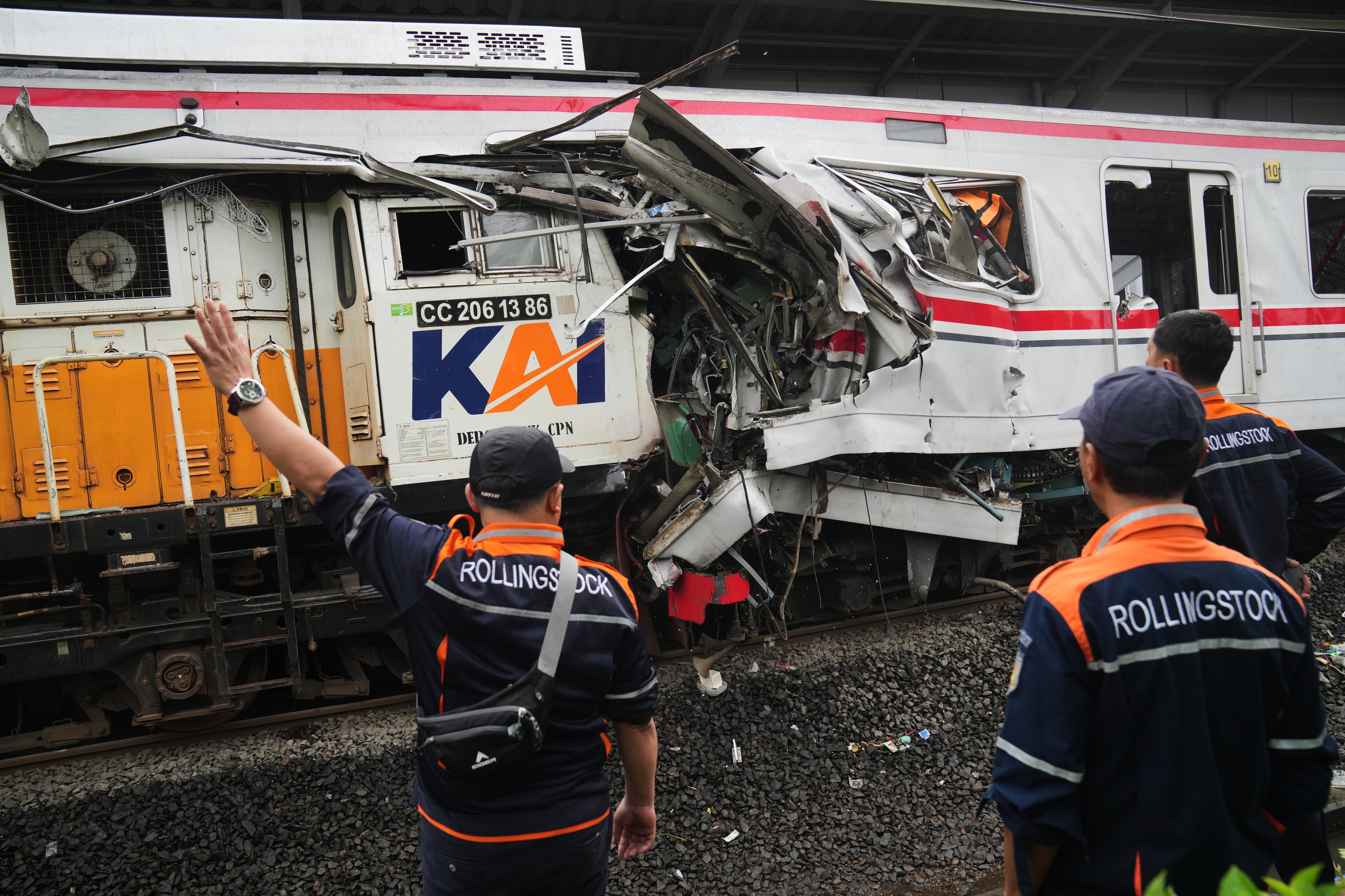 Indonesia train crash death toll rises to 15 as rescuers recover last  victims | The Independent