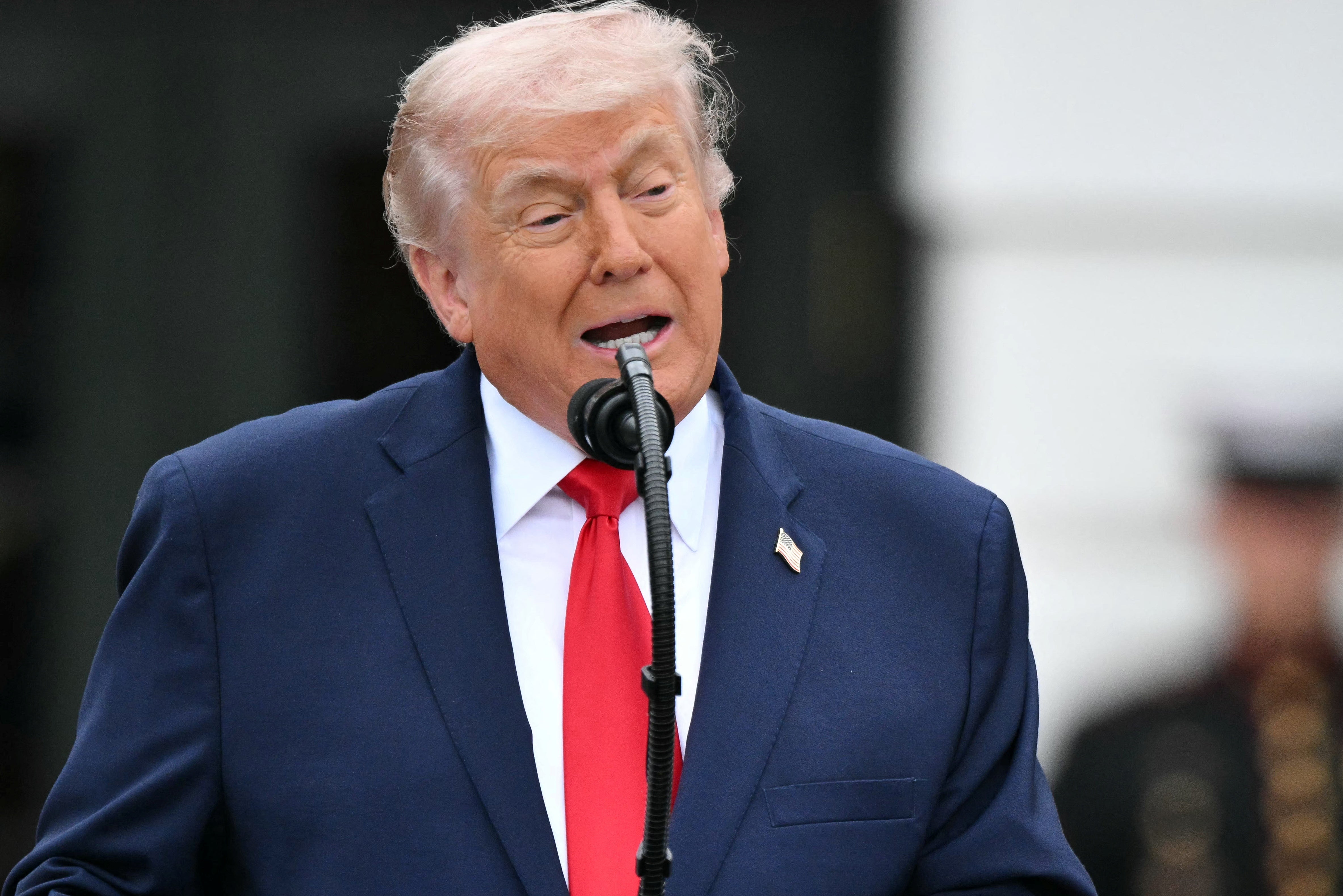 Trump frequentemente critica apresentadores noturnos, incluindo Colbert, Jimmy Kimmel e Jon Stewart