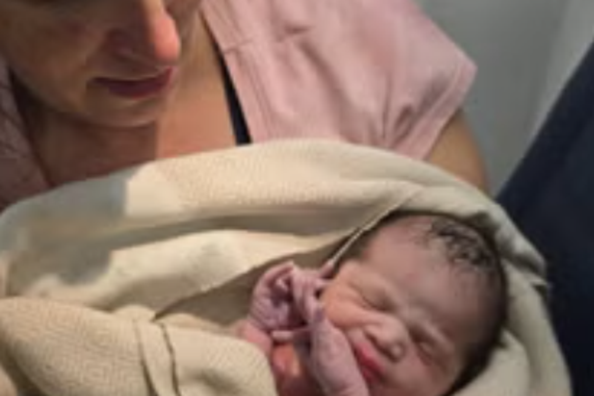 Passengers spring into action as baby delivered midair on Delta flight