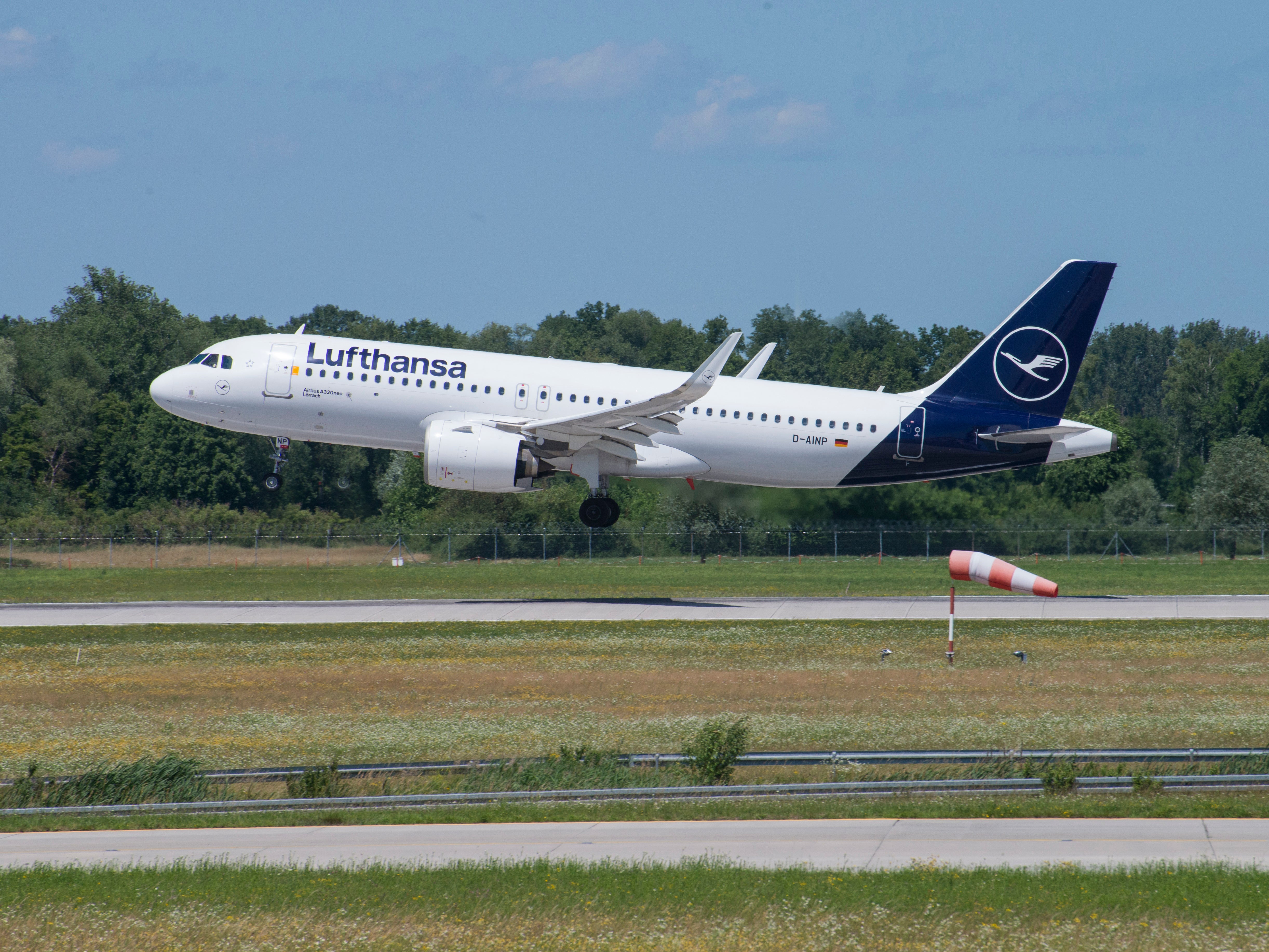 Lufthansa launches ‘economy basic’ – with Europe’s smallest cabin bag allowance