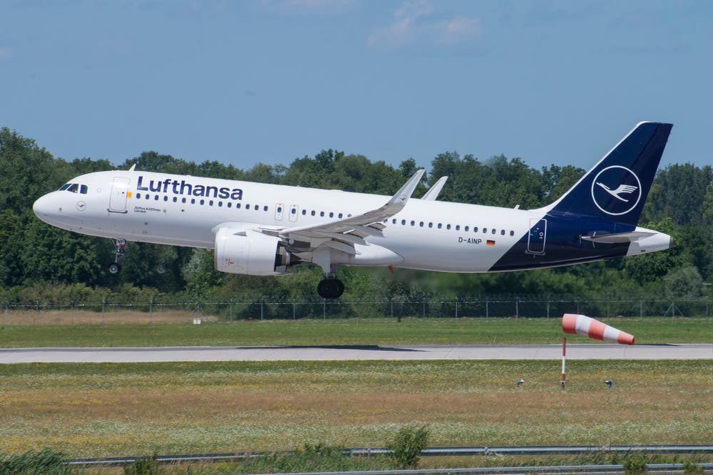 German Basic Reading Lufthansa launches ‘economy basic’ – with a far smaller cabin baggage ...