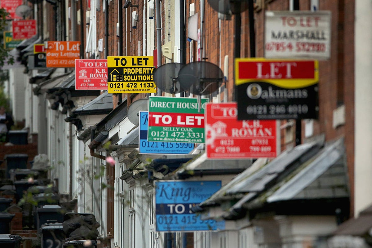 Reeves considers freezing rents in bid to ease pain of price rises sparked by Iran war