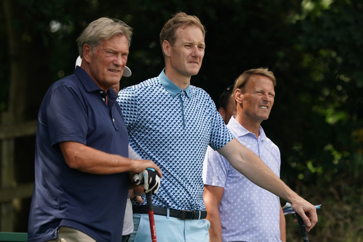 Tottenham legend says he made shock offer to manage relegation-threatened club