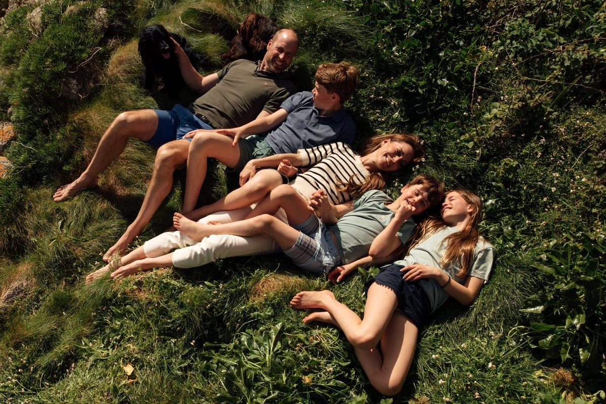 William and Kate mark 15th anniversary with never-before-seen family photo