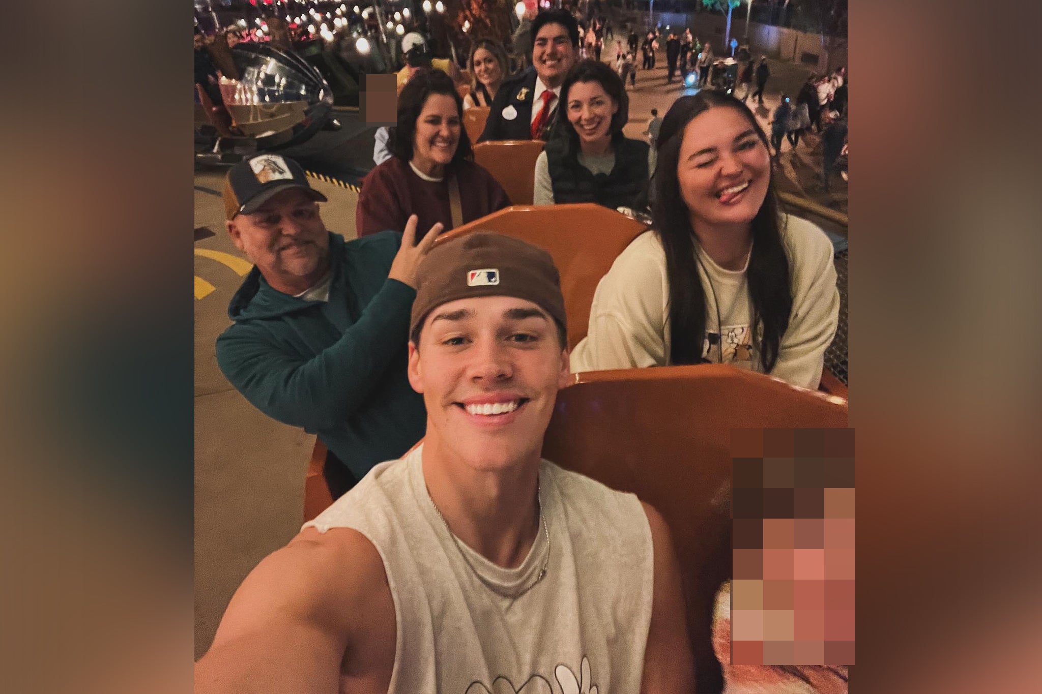 La mamma di Noah Beck, Amy, e la sorella, Haley, lavoravano in precedenza nello stesso distretto scolastico prima che Haley fosse licenziata per le accuse di avere una relazione inappropriata con uno studente