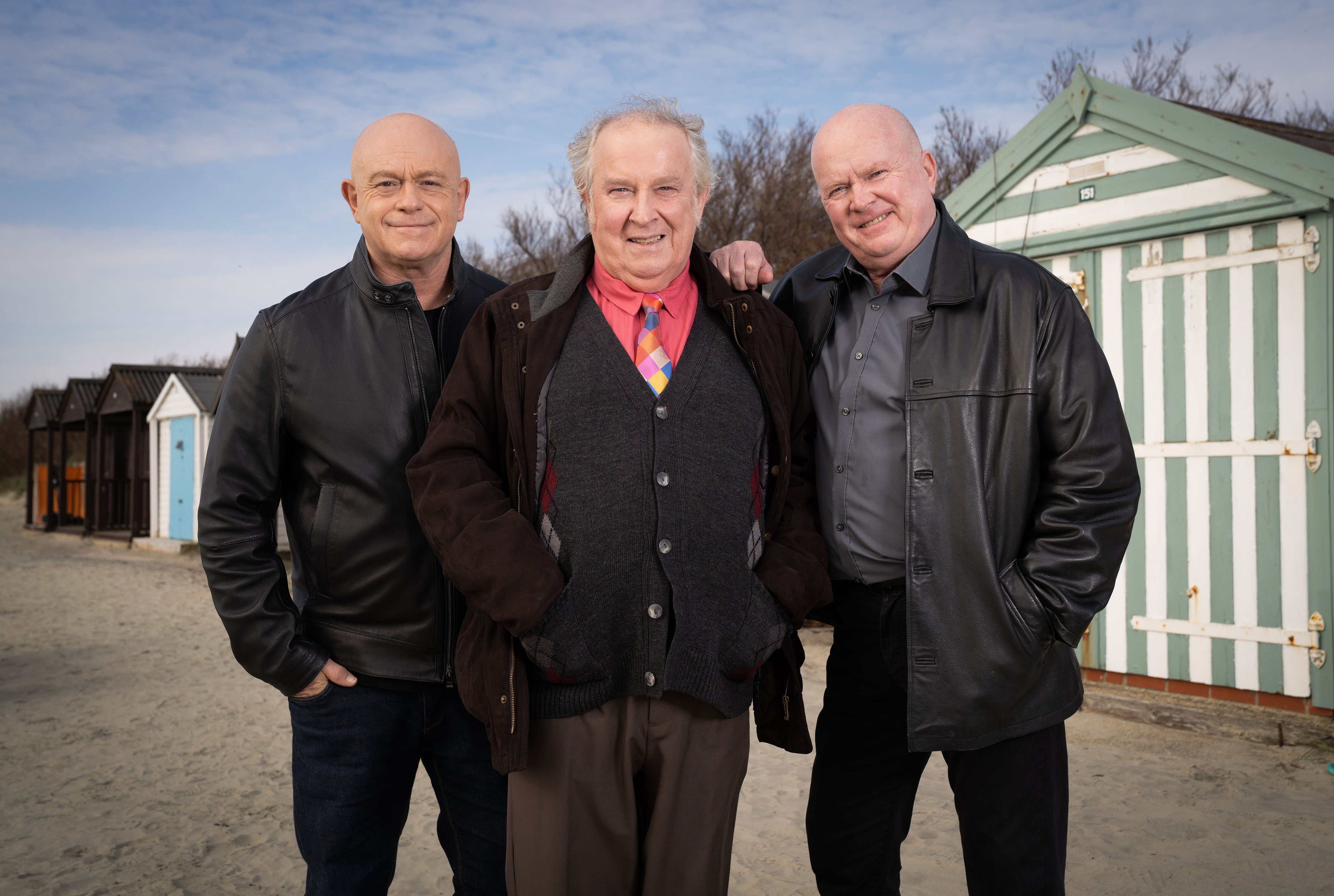 Da LR: Grant, Nigel e Phil Mitchell em suas cenas de flashback na praia
