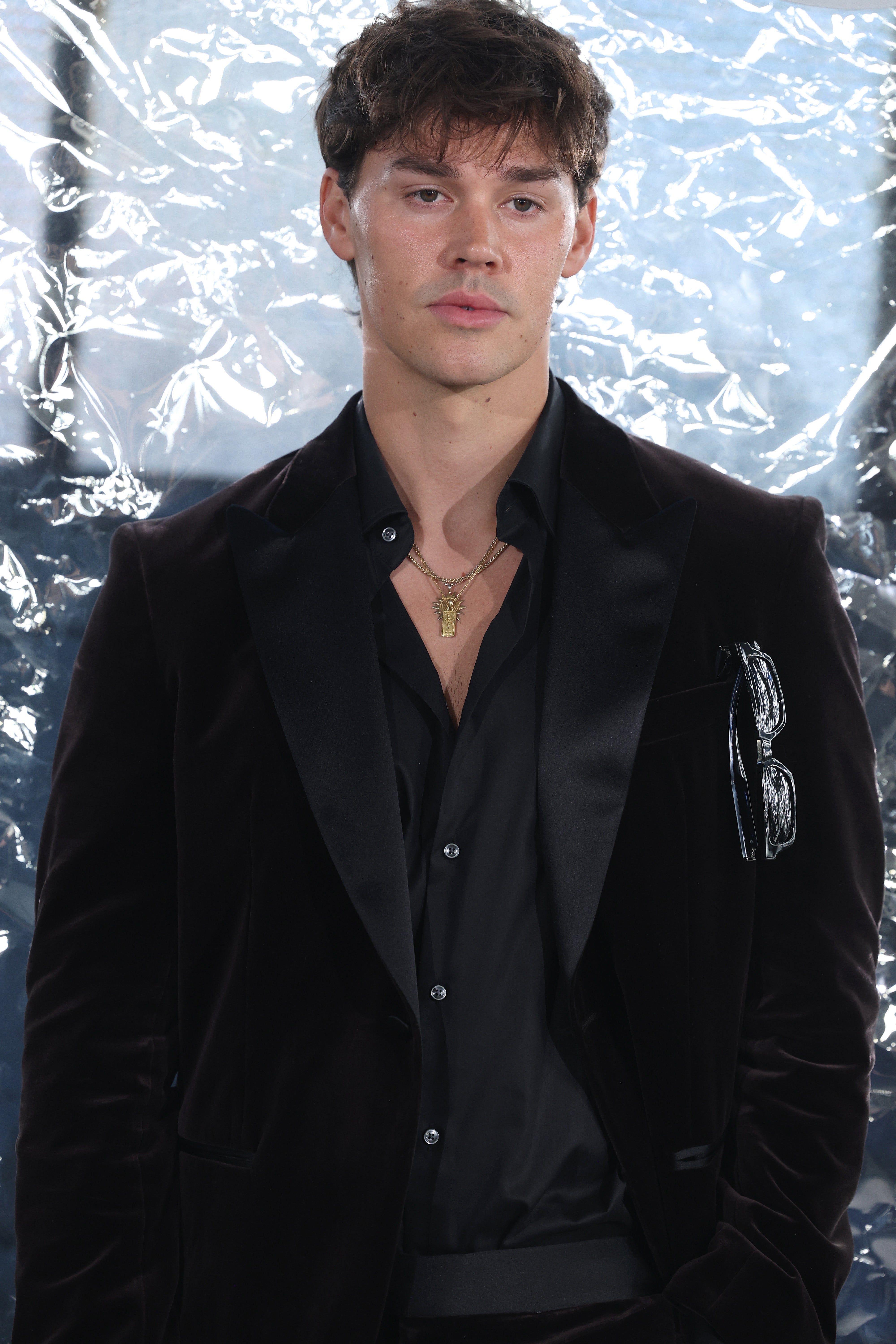 Noah Beck’s mom put on leave from teaching job over ‘highly inappropriate’ video