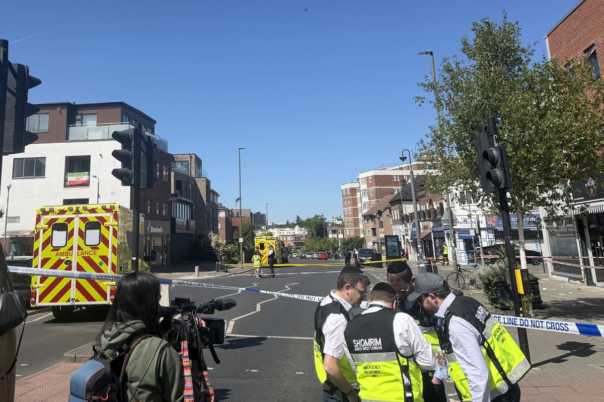 Antisemitic stab suspect ‘has history of violence and mental health issues’