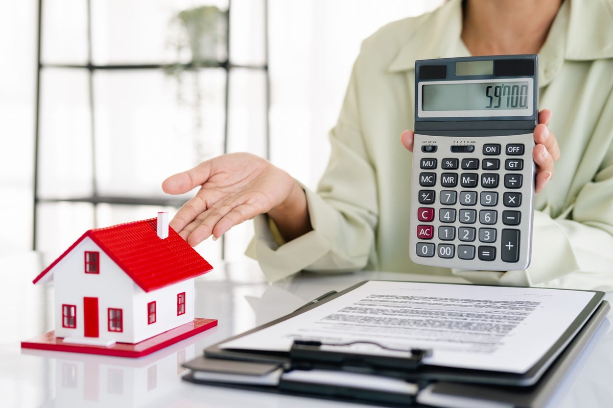 What experts say people who need a new mortgage deal this year should do now