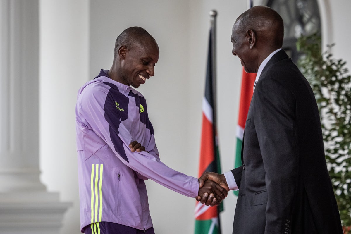 Marathon record-breaker Sabastian Sawe gifted a car by Kenyan president
