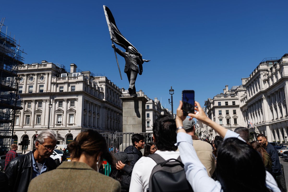 Banksy signature appears on mysterious new London statue