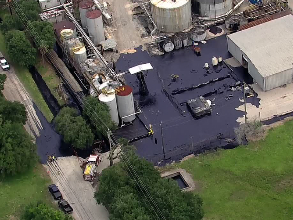 Worker buried alive after truck carrying 50,000 gallons of asphalt ruptures
