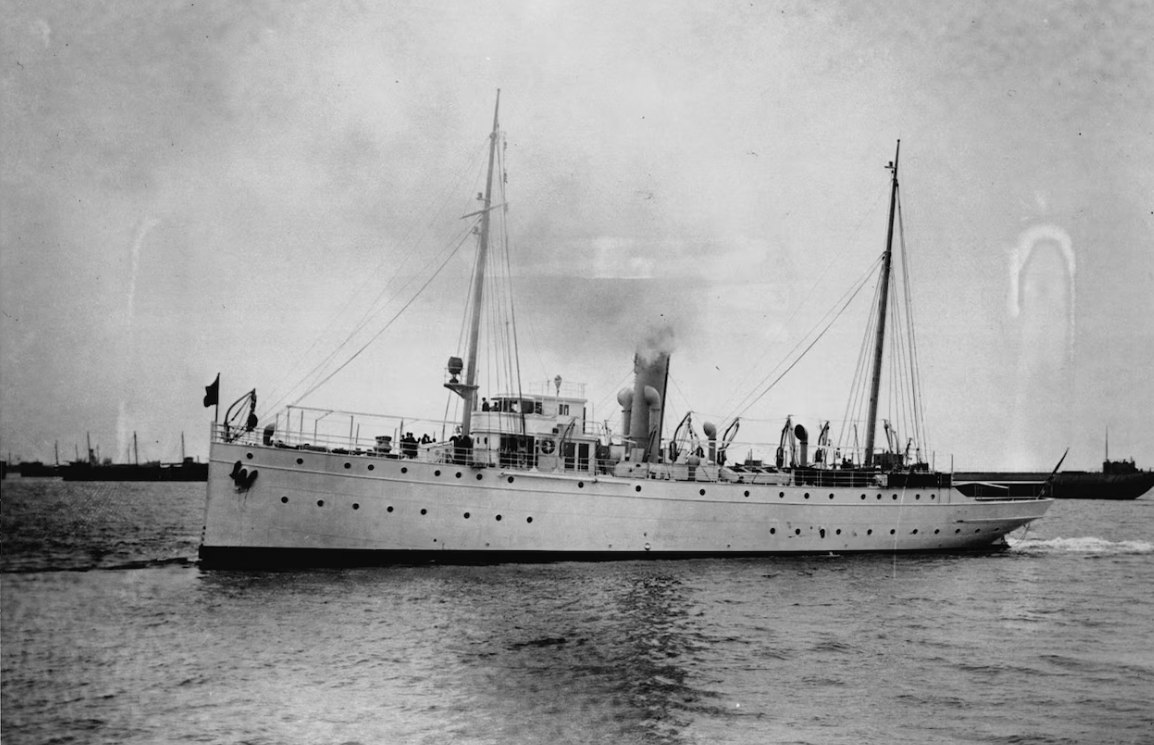 In the weeks following the sinking of the Tampa, the bodies of threw crew members were found