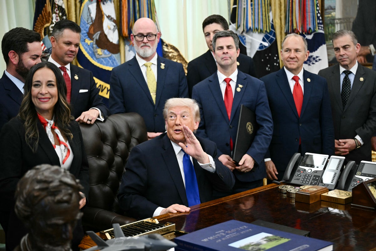 Trump'ın kurşun geçirmez yelek giymeme nedeni Oval Ofis misafirlerini güldürdü