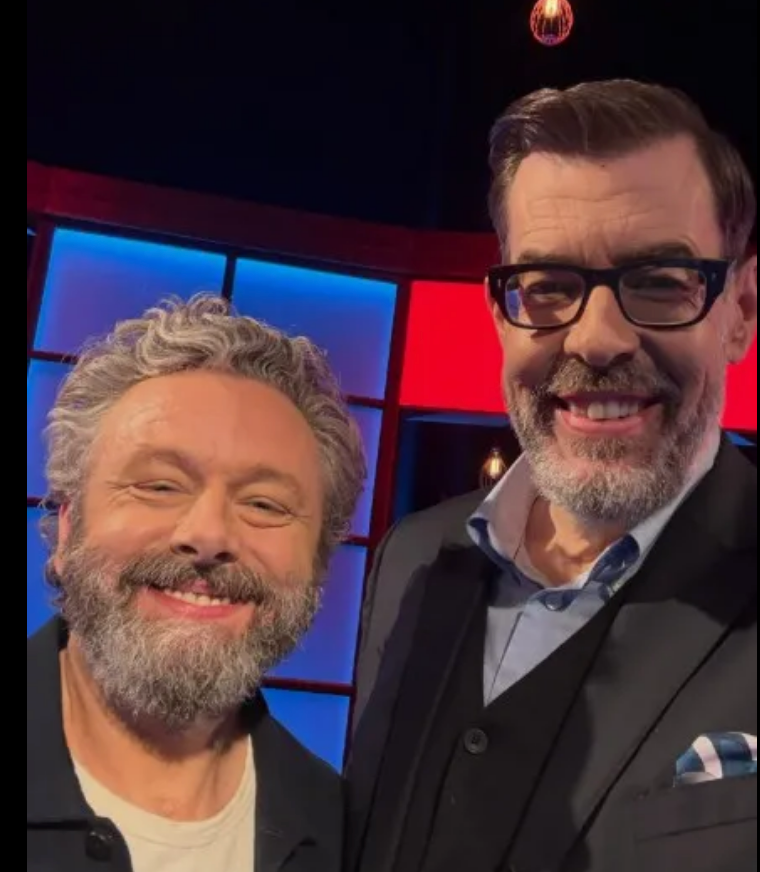 Michael Sheen sostituirà Richard Osman come conduttore di 