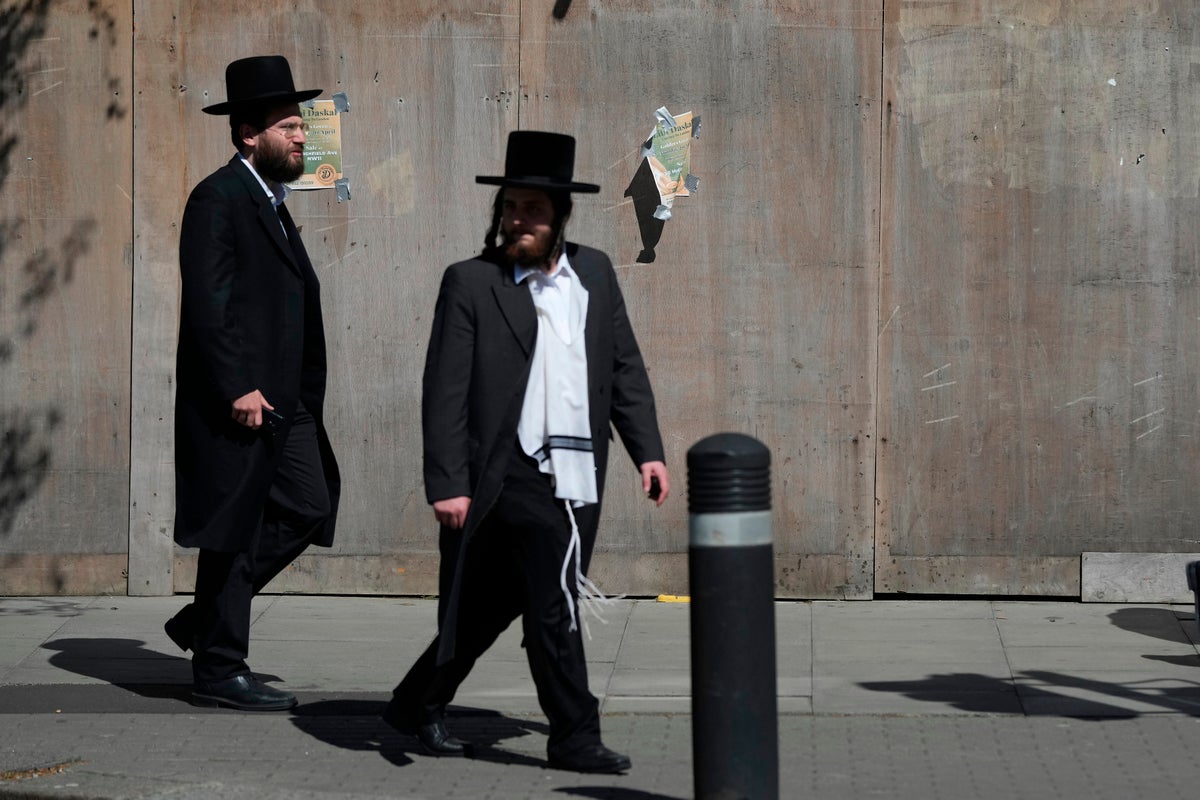Starmer urges tougher action against Gaza protests in UK following antisemitic attacks