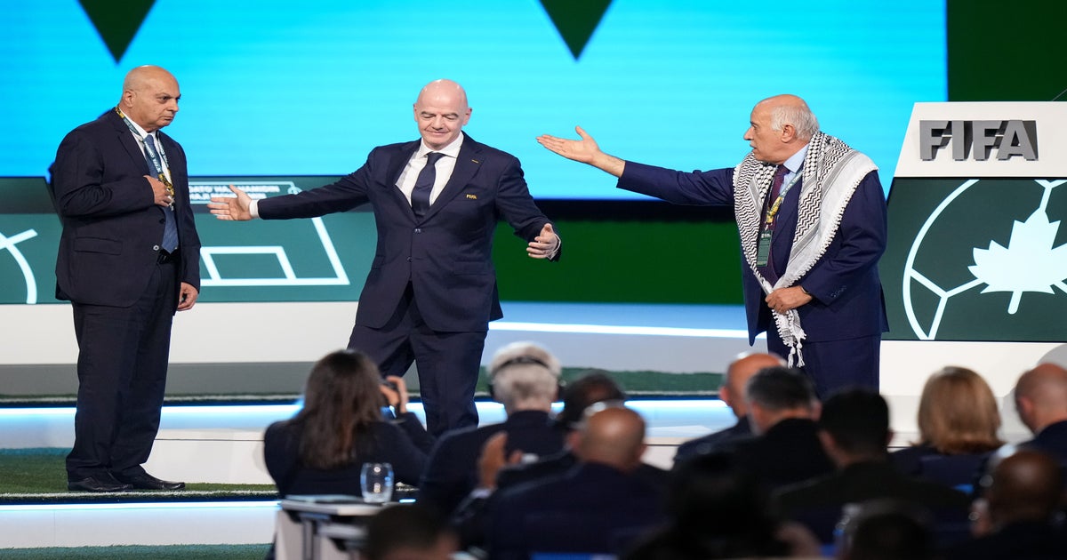 Gianni Infantino's attempt at forcing Israel-Palestine handshake backfires  at Fifa Congress | The Independent