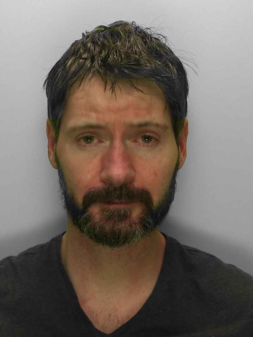 Fraudster fugitive tracked down to Czech Republic after email signature blunder