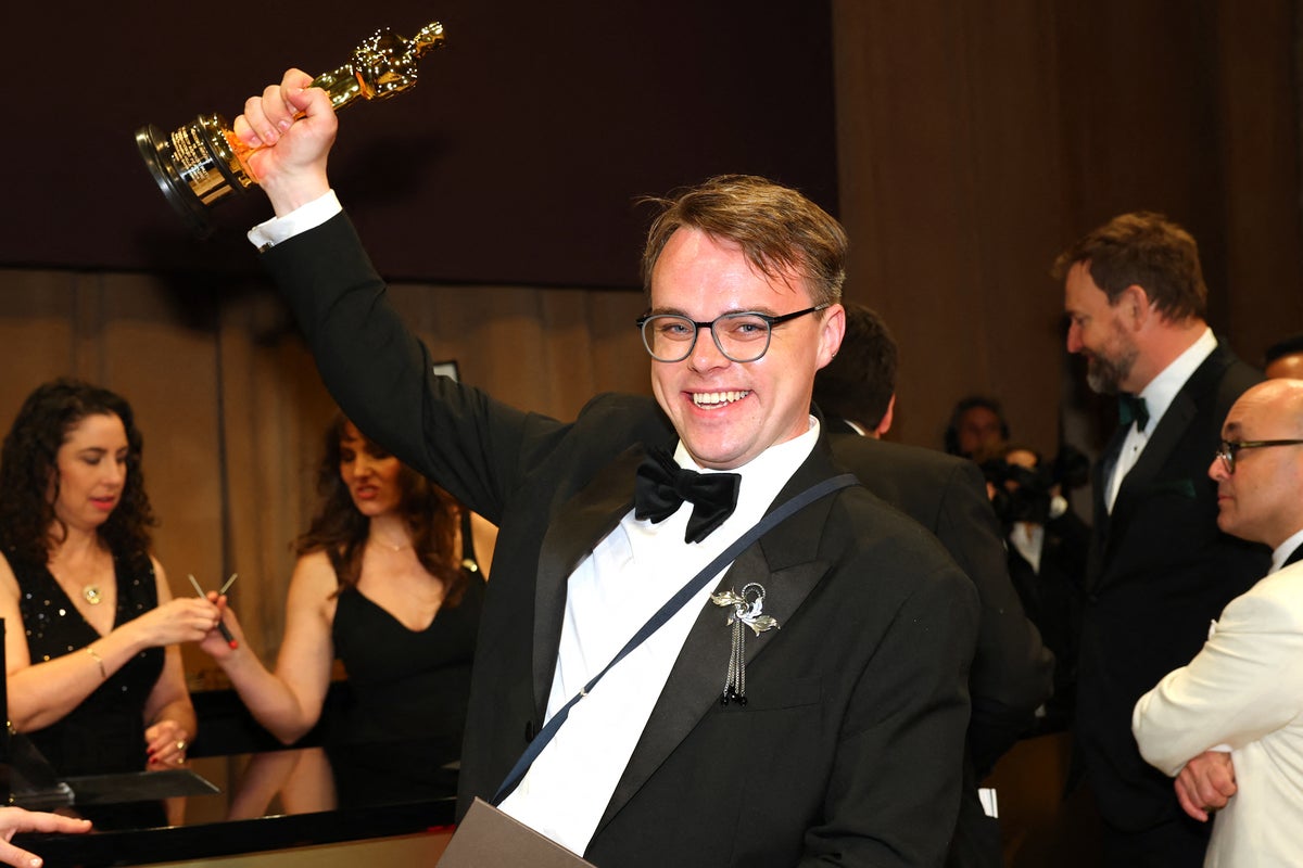 ‘This wouldn’t happen to DiCaprio’: Oscar winner’s statuette goes missing on flight