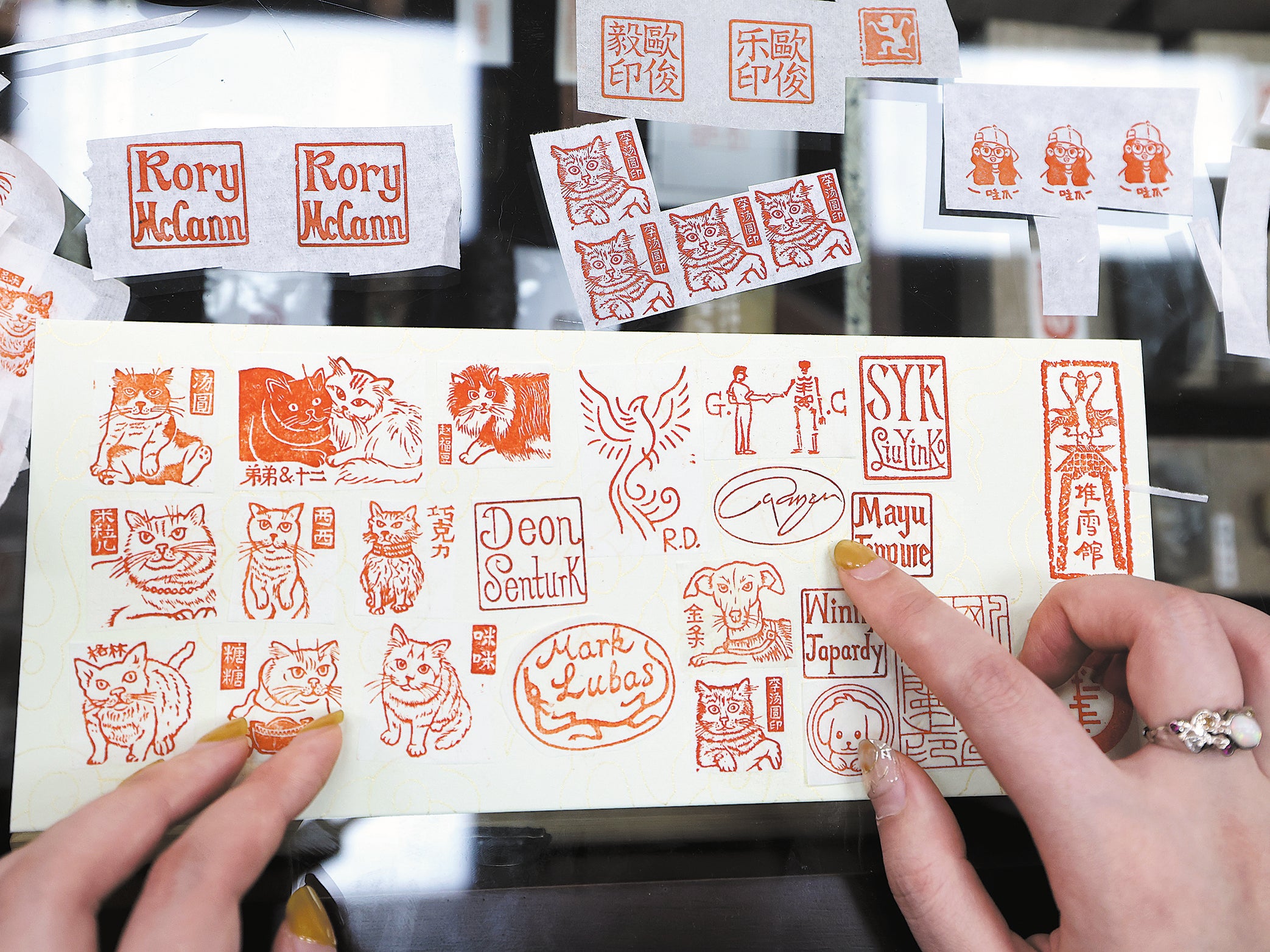 independent.co.uk - Chen Nan - Sealing the deal: Artisans offer visitors a signature souvenir