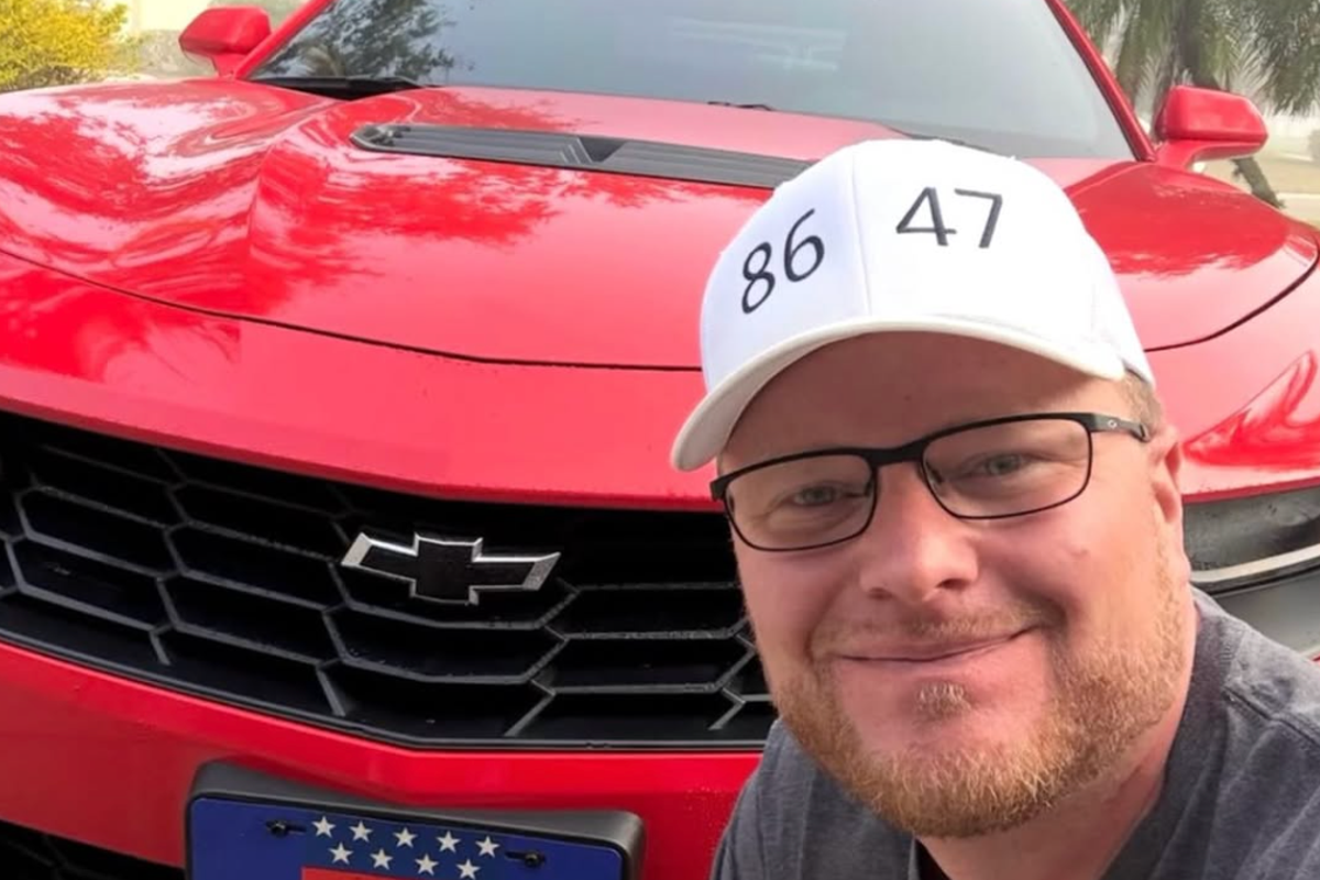 ‘Arrest us, I dare you’: Air Force vet selling ‘8647’ merch hits out over Comey indictment – UK Times ‘Arrest us, I dare you’: Air Force vet selling ‘8647’ merch hits out over Comey indictment – UK Times