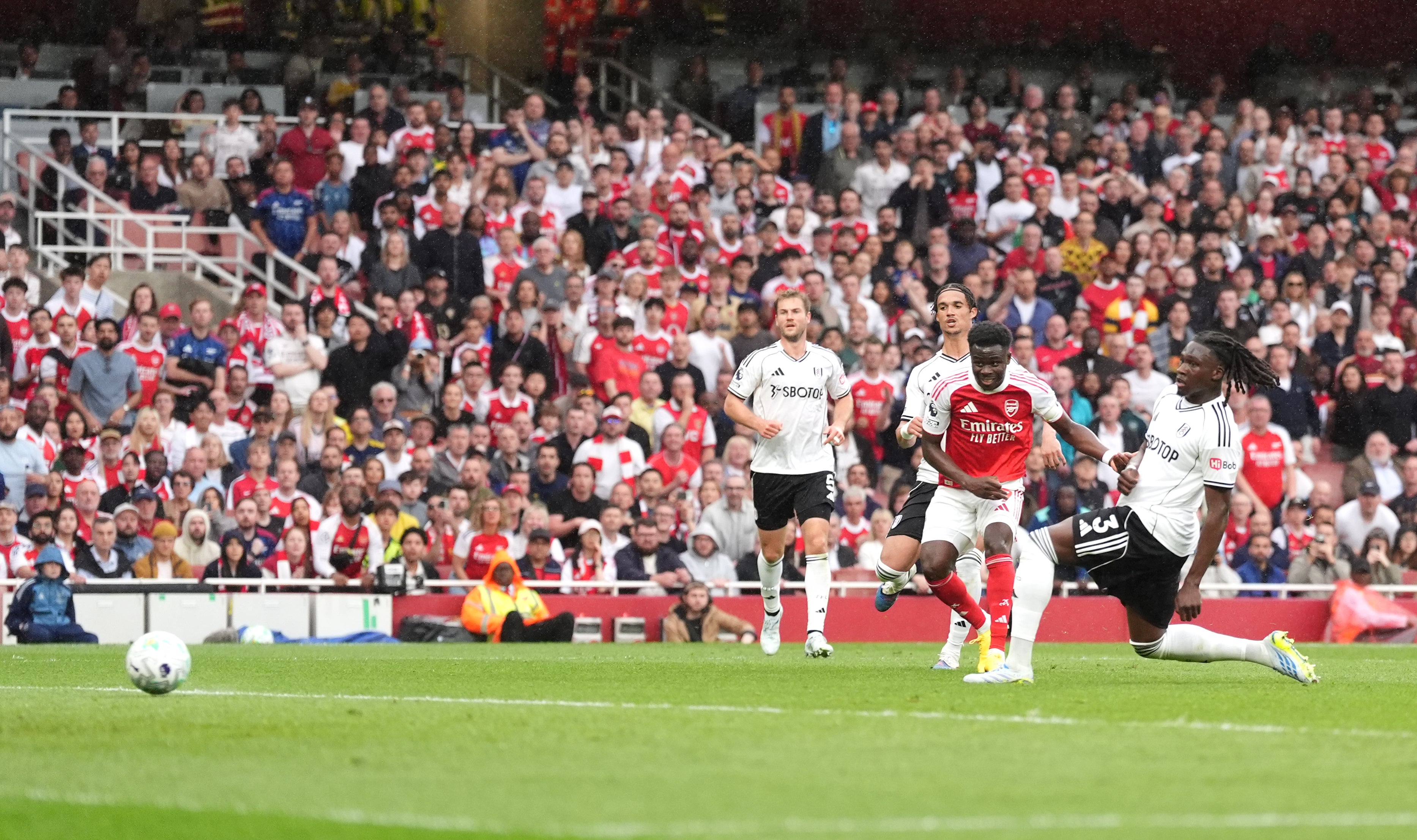 Bukayo Saka converts No 2 for the Gunners