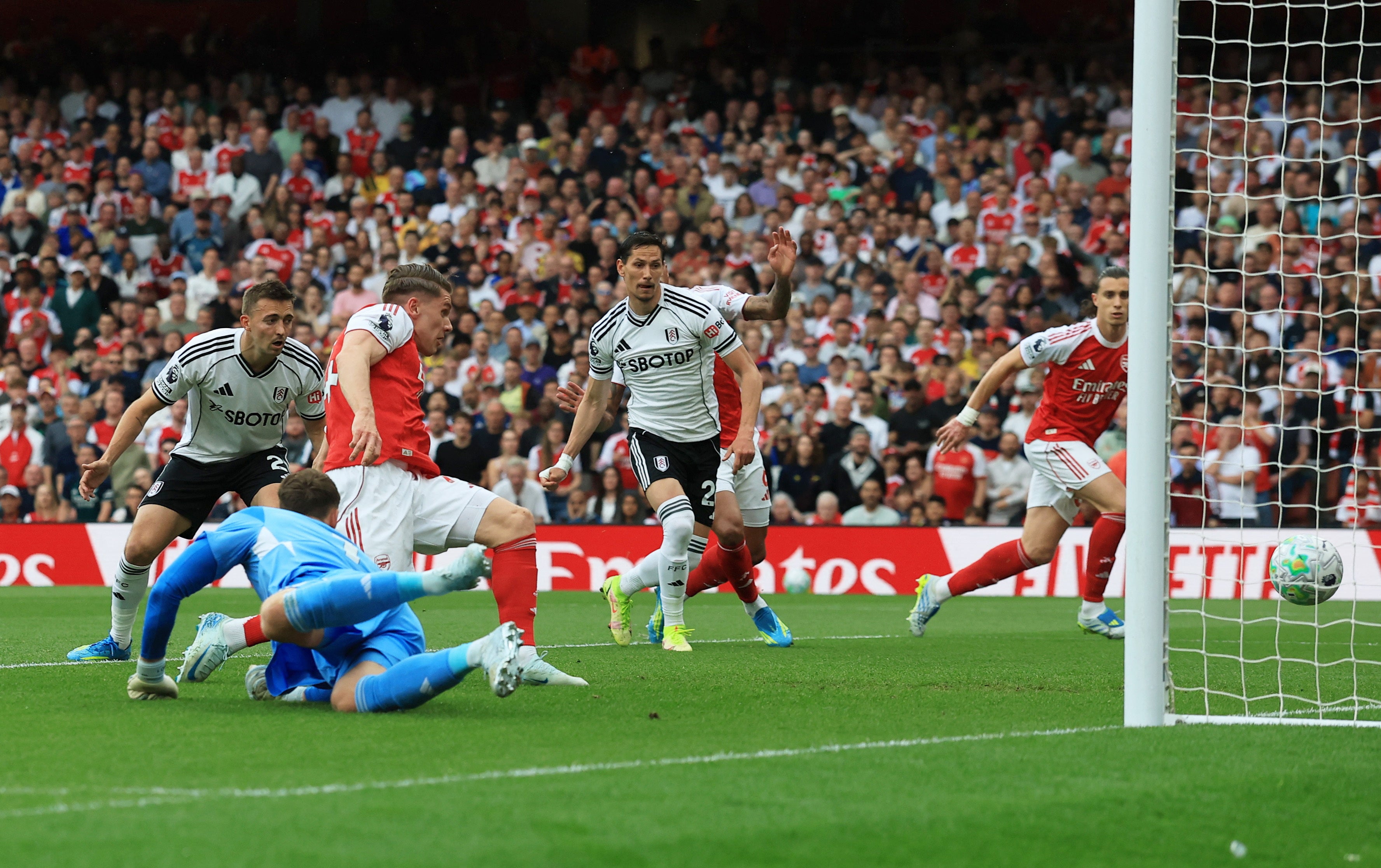 Viktor Gyokeres taps home Arsenal's first goal