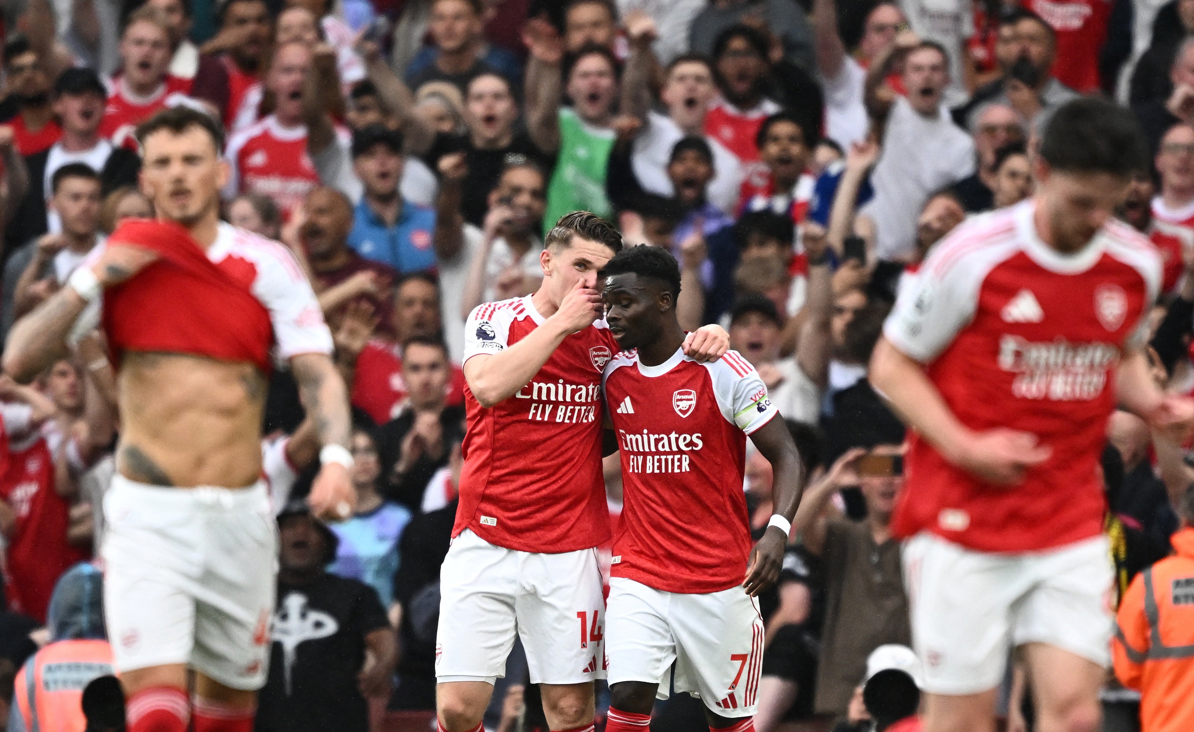 Gyokeres and Saka celebrate together