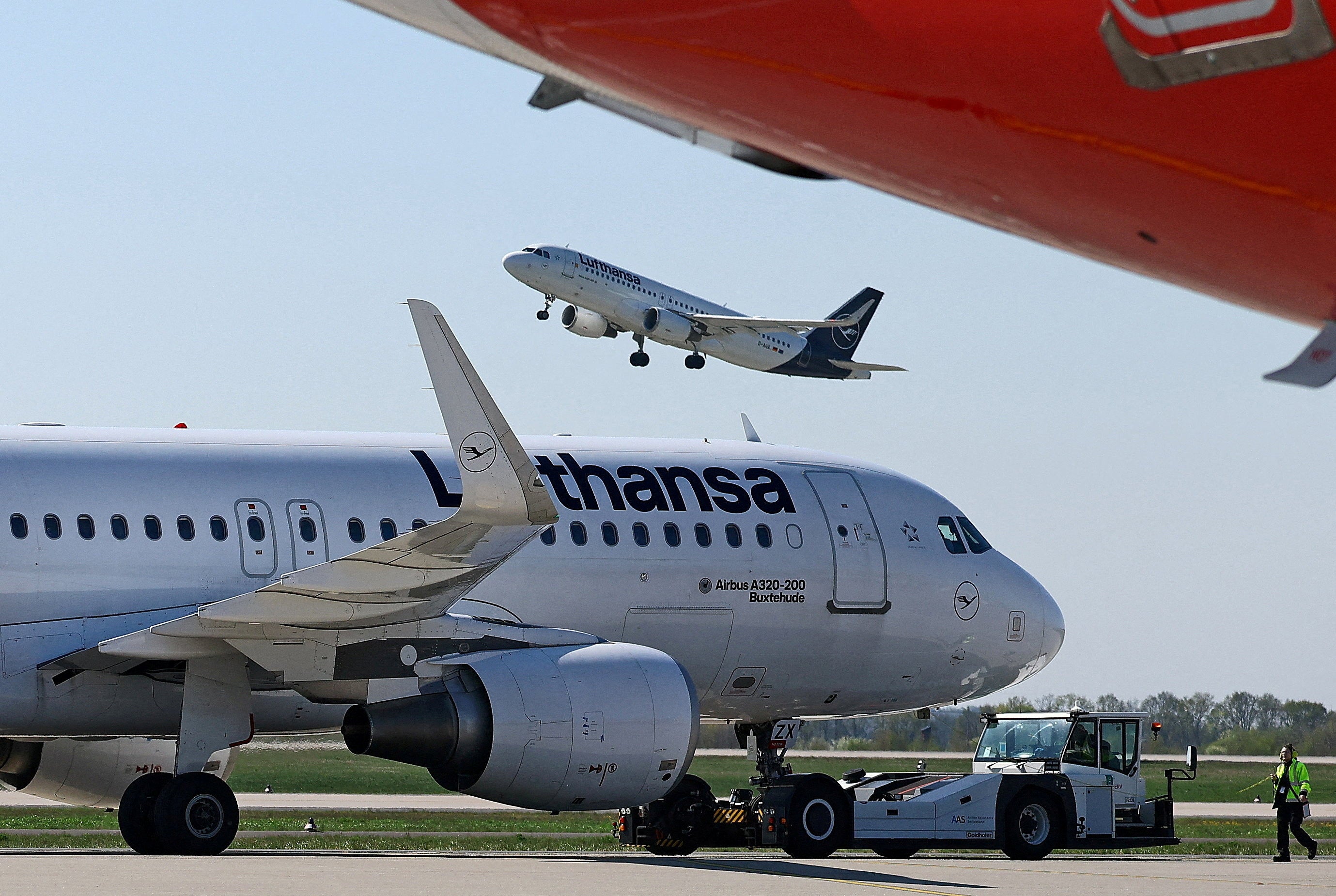 independent.co.uk - Mireia Merino - All the airlines cancelling flights and adding extra charges amid jet fuel crisis