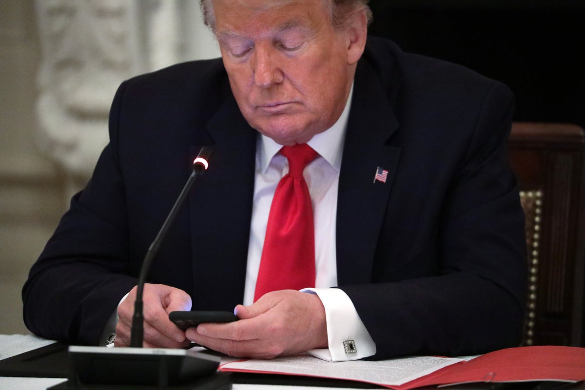 The 2 AM Advantage Why the President's Late Night Truth Social Sprints Are a Masterclass in Information Warfare