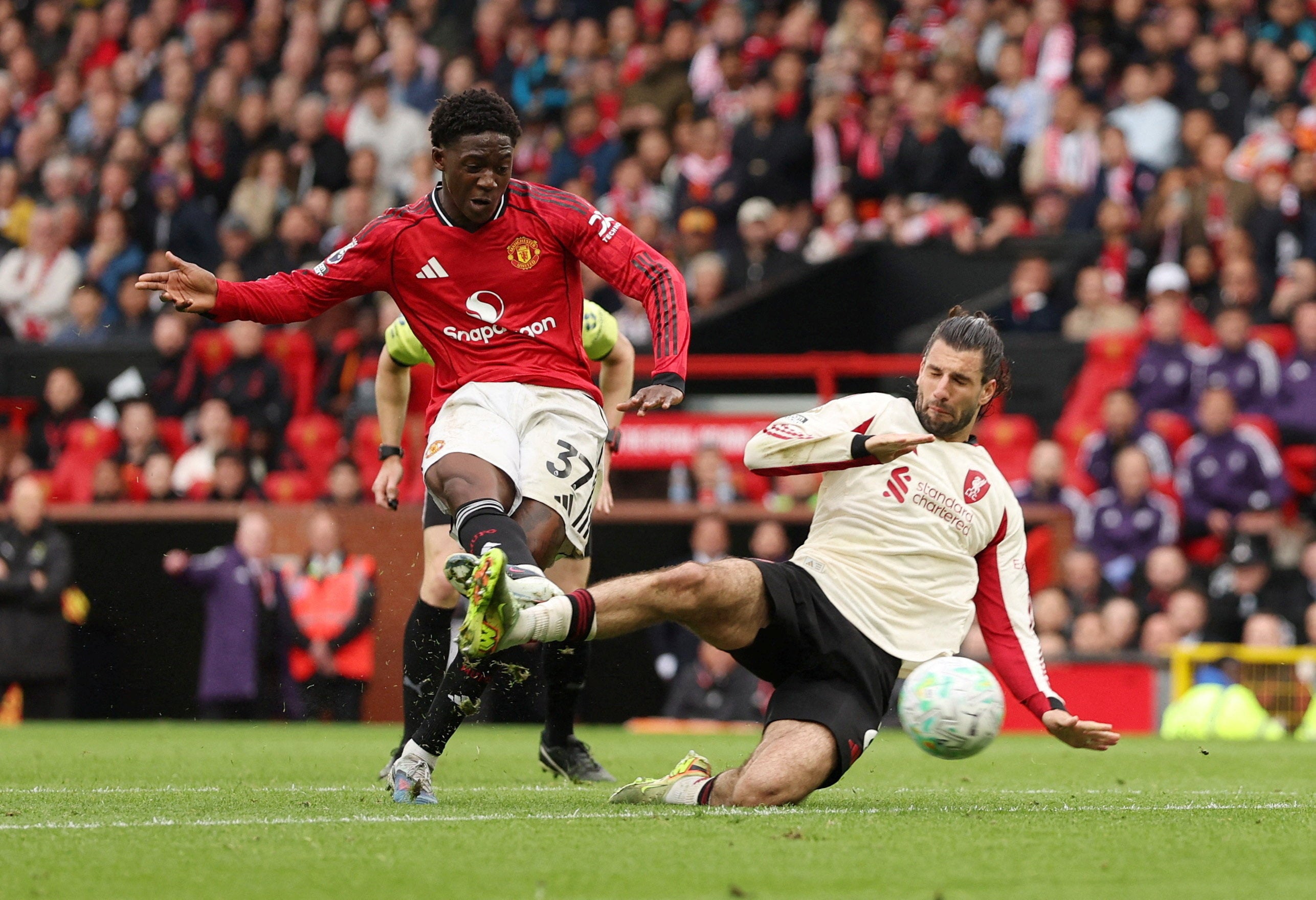 Kobbie Mainoo stroked home the winner for Manchester United