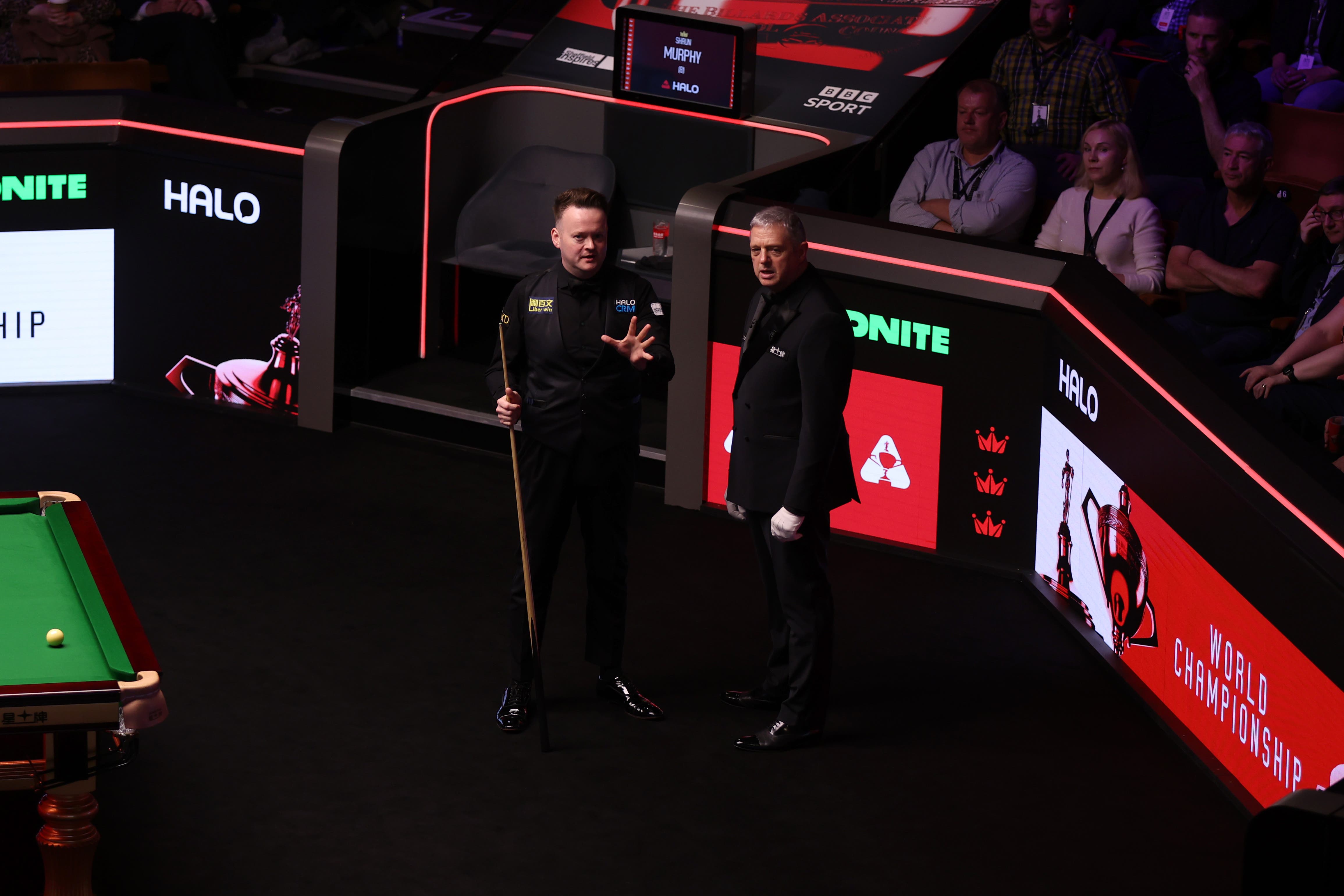 Wu Yize Takes 10-7 Lead Over Shaun Murphy in World Snooker Championship Final Amid Protests and Phone Disruptions — image 4