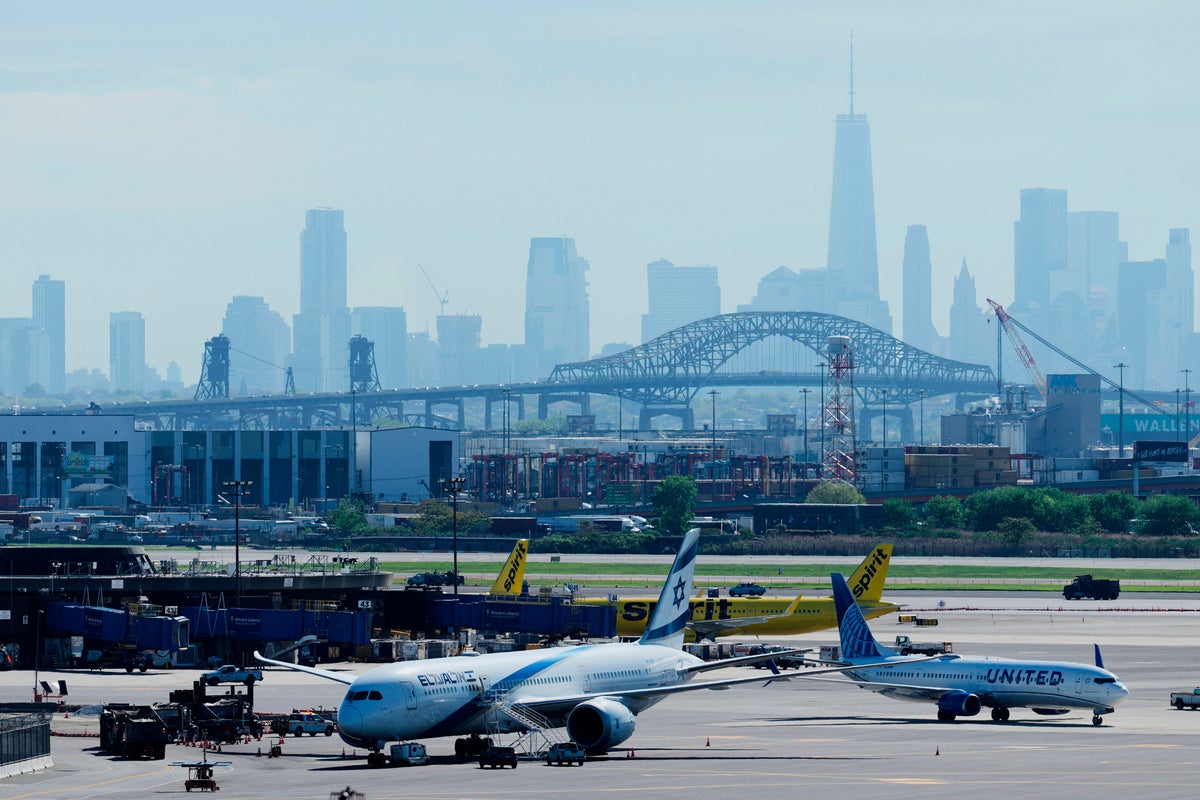United flight landing in Newark strikes light pole on New Jersey Turnpike, FAA says