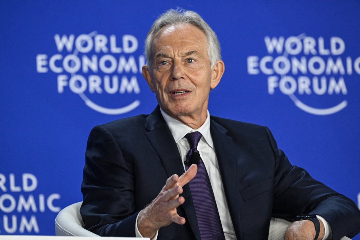 Tony Blair, ucuz ve bol enerjinin iklim öncelikli stratejiden daha önemli olduğunu söylüyor