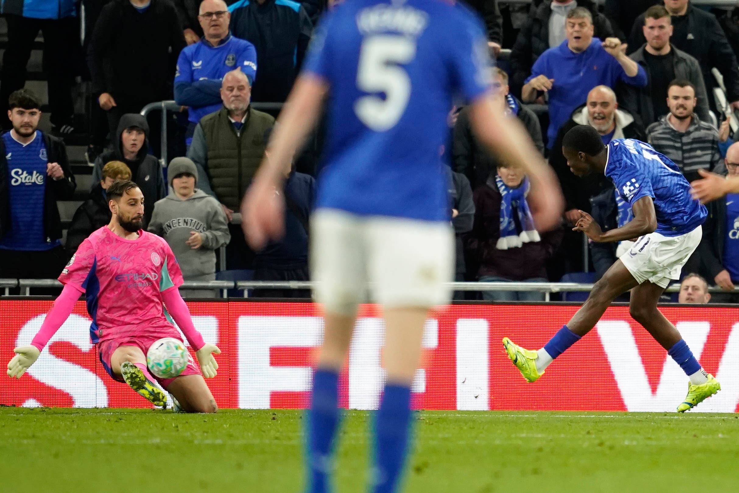 O'Brien header completes Everton's stunning comeback against Manchester City — image 5