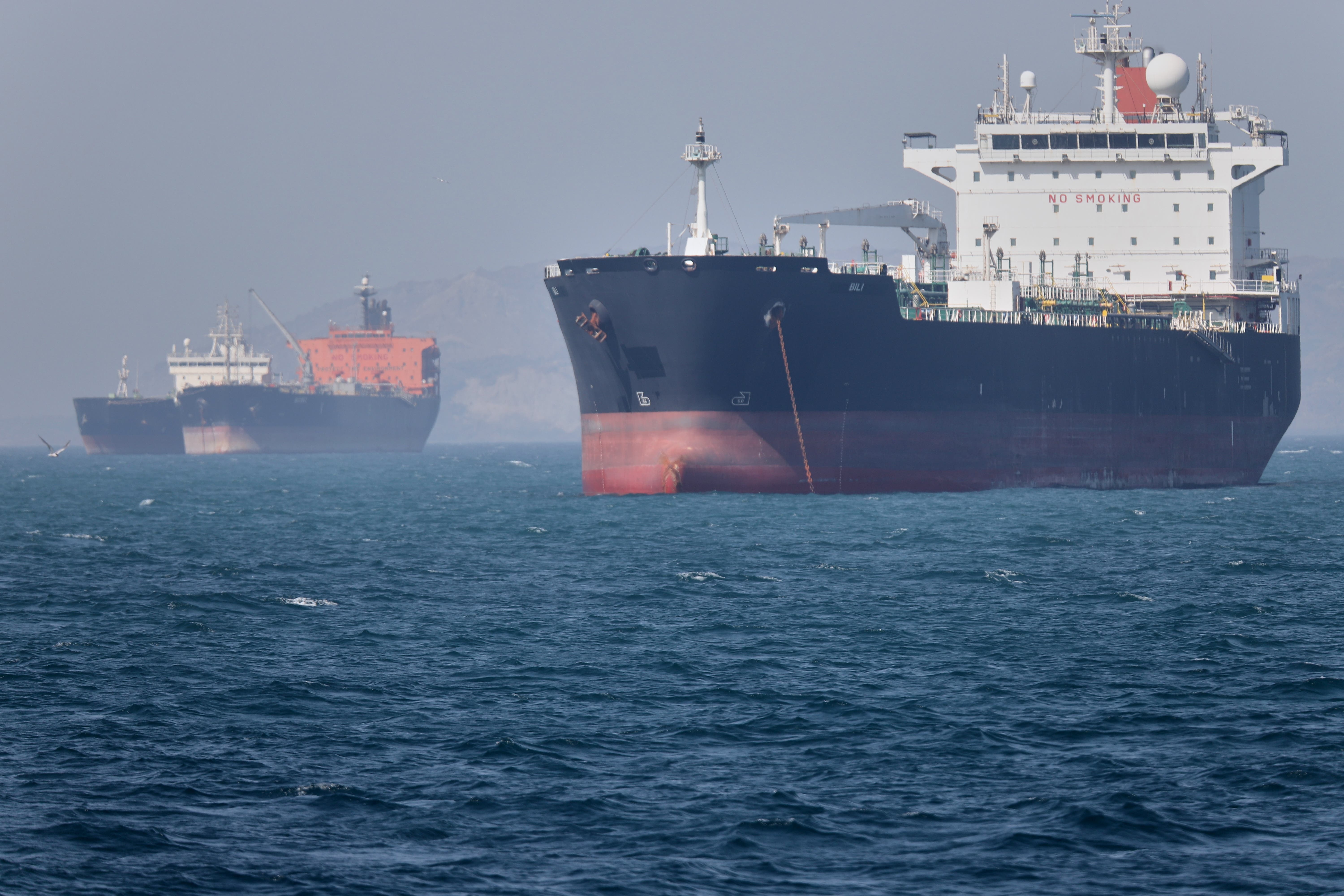 Iran strikes on UAE condemned by Starmer amid US bid to open Strait of Hormuz