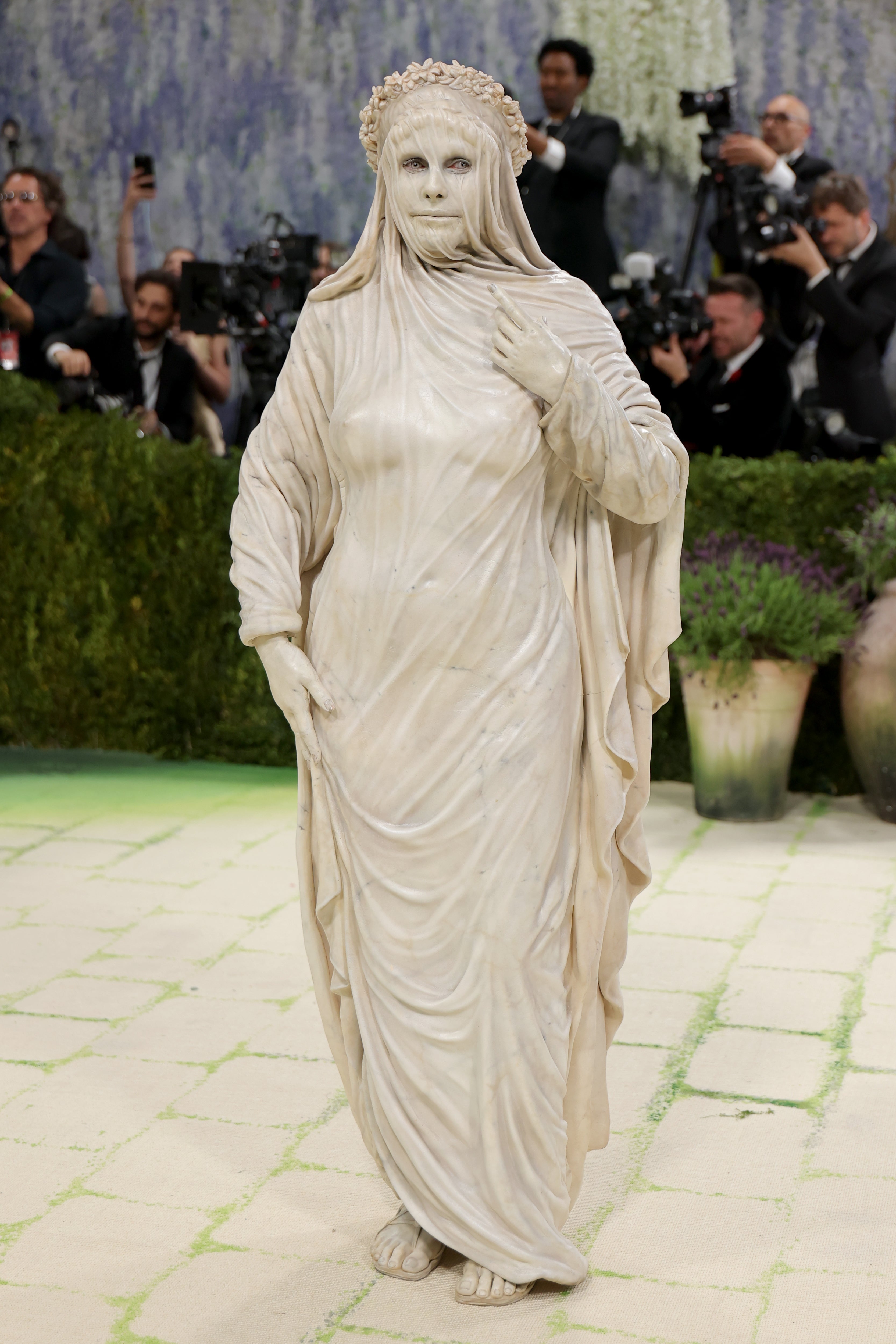 You can’t knock Heidi Klum’s commitment to the theme. She came dressed as an actual statue
