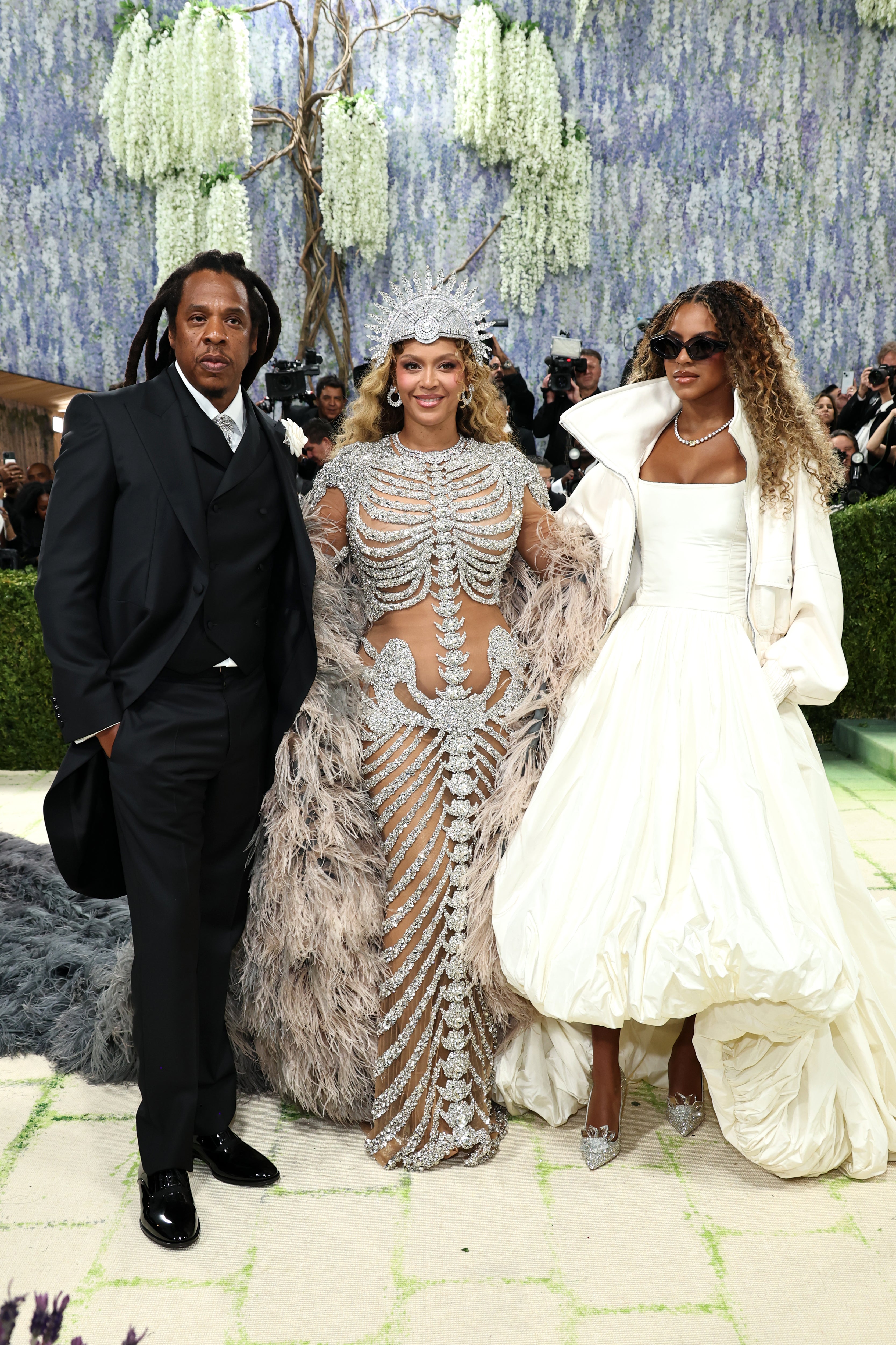 Beyoncé, who acts as a co-chair for this year’s Met Gala, was joined by her teenage daughter Blue Ivy and husband Jay-Z for their Met Gala return